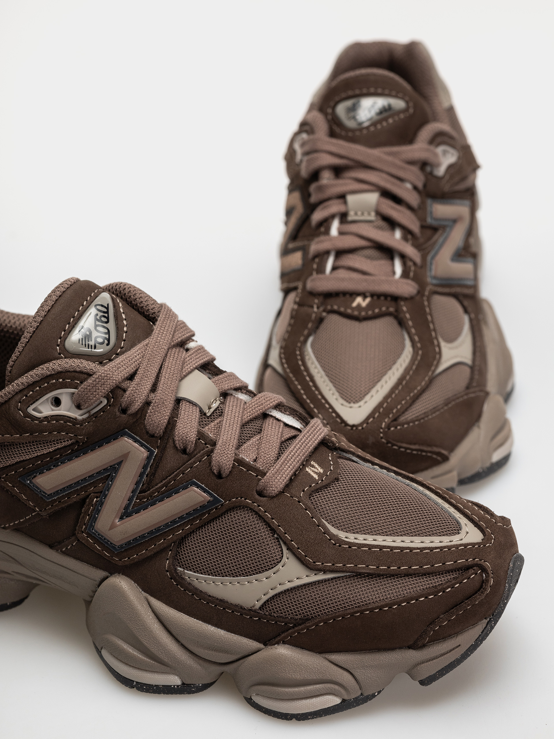 Pantofi New Balance 9060 - maro (cortado/dockside)