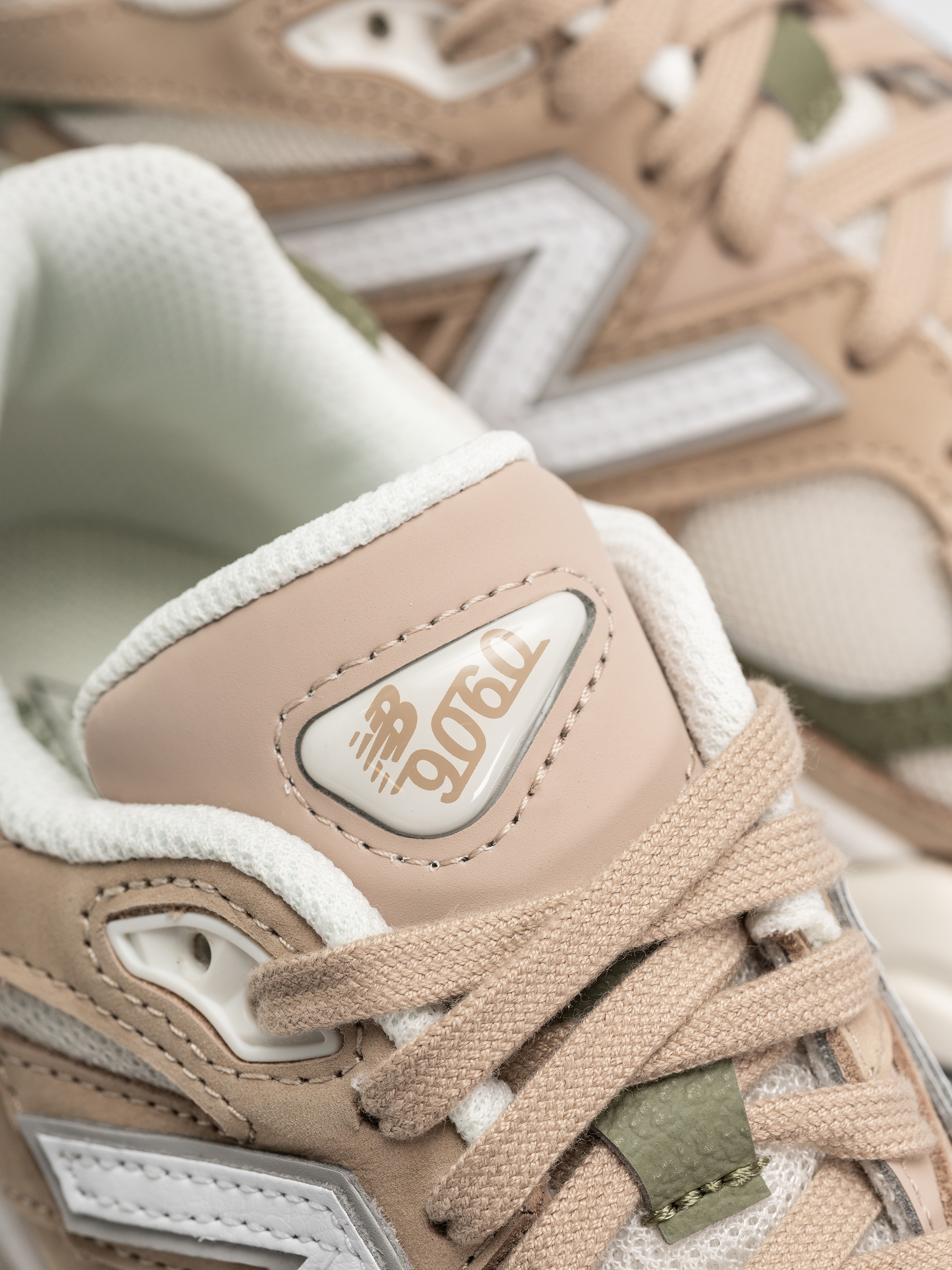 Pantofi New Balance 9060 (mindful grey/dark olivine)