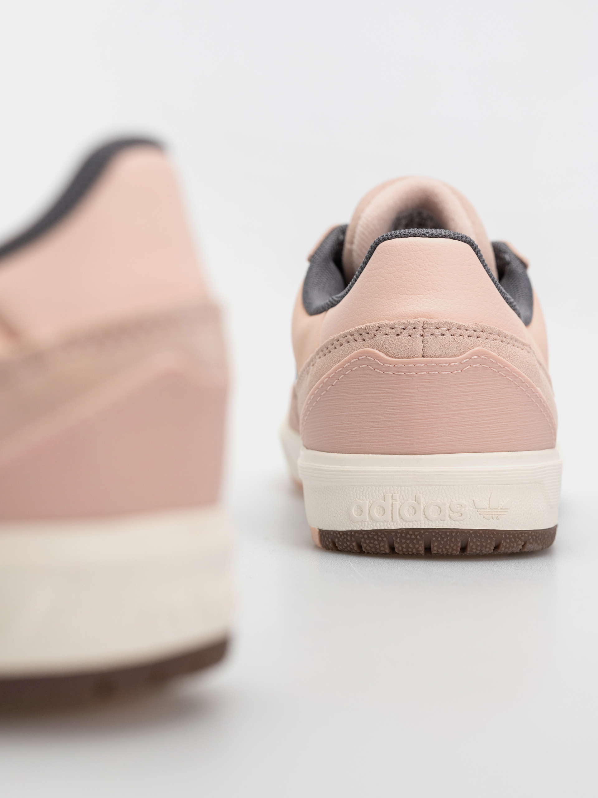 Pantofi adidas Tyshawn II (blupnk/grefiv/cwhite)