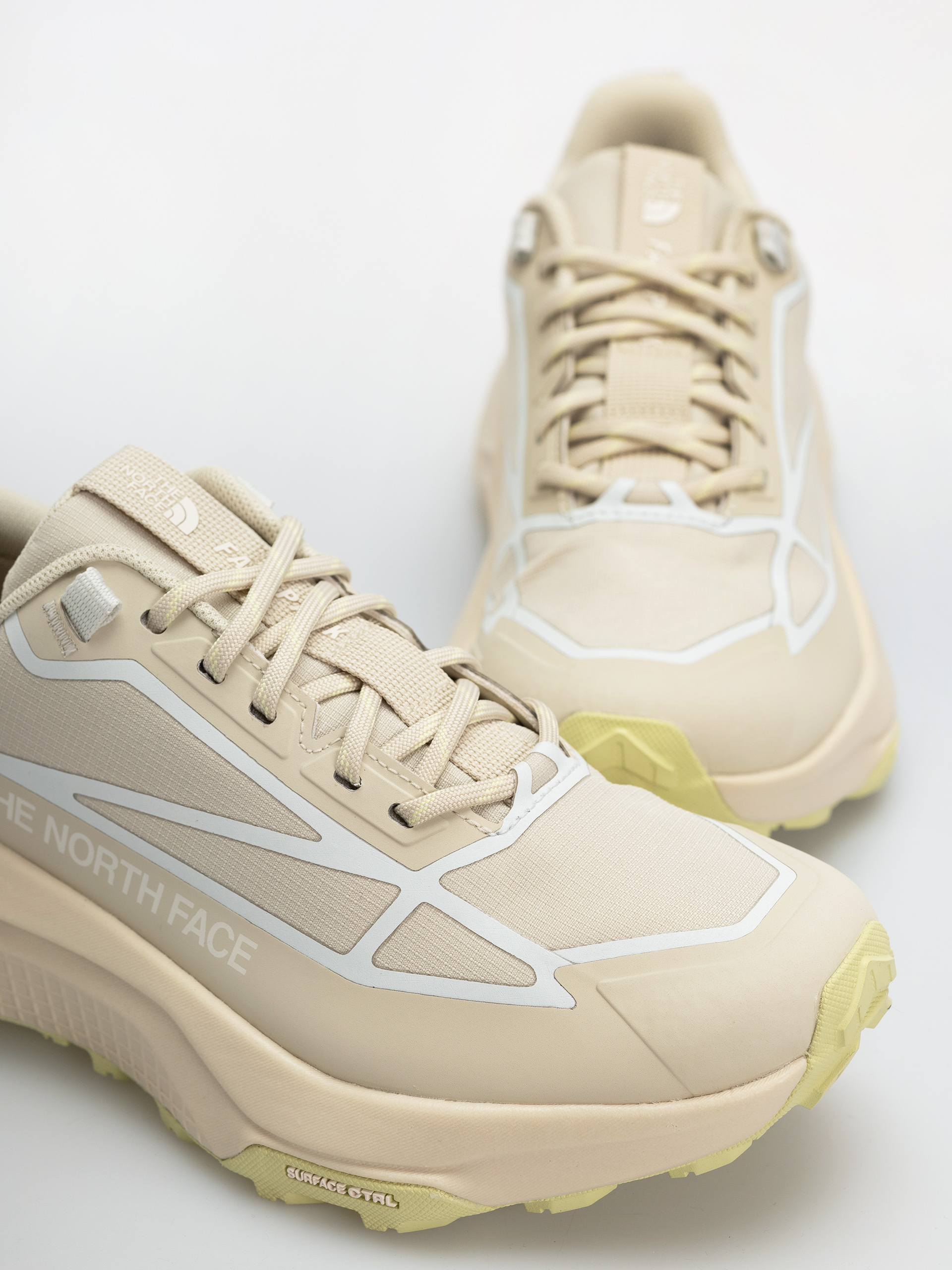 Pantofi The North Face Fastpack Wp Wmn (desert stone/le)