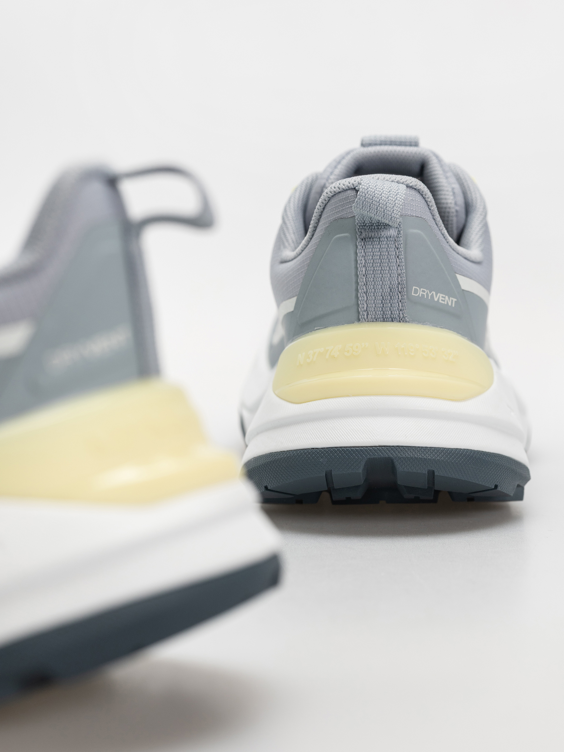 Pantofi The North Face Fastpack Wp Wmn (frost grey/lemo)