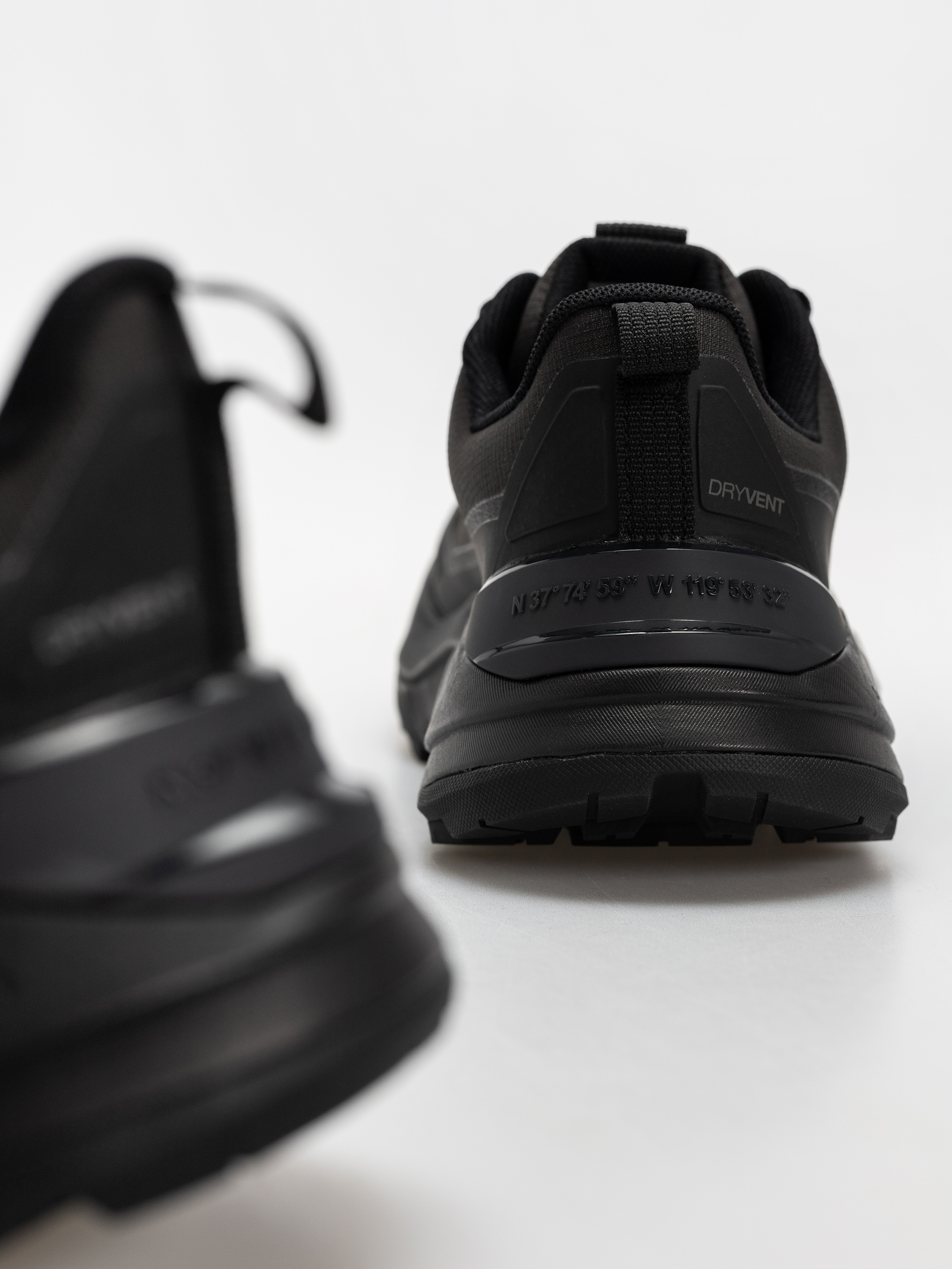 Pantofi The North Face Fastpack Wp (tnf blk/tnf blk)