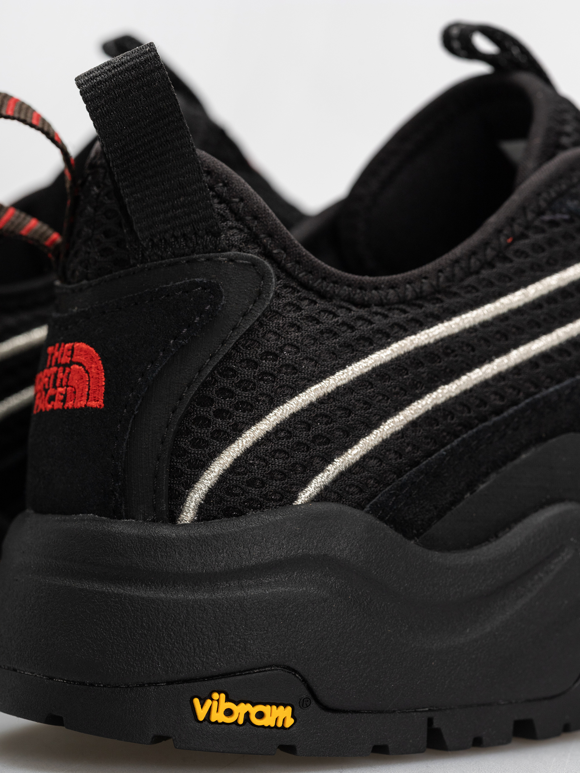 Pantofi The North Face Clyffe Ultra (tnf blk/tnf red)