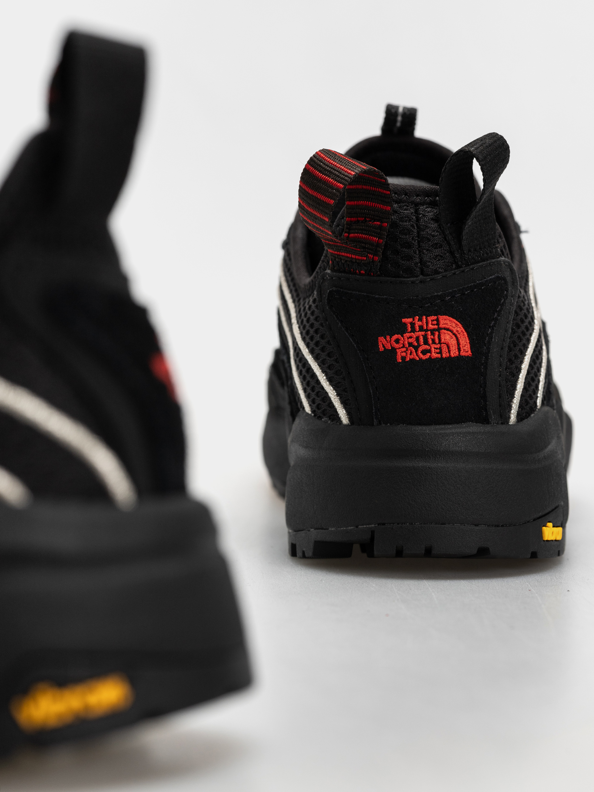 Pantofi The North Face Clyffe Ultra (tnf blk/tnf red)