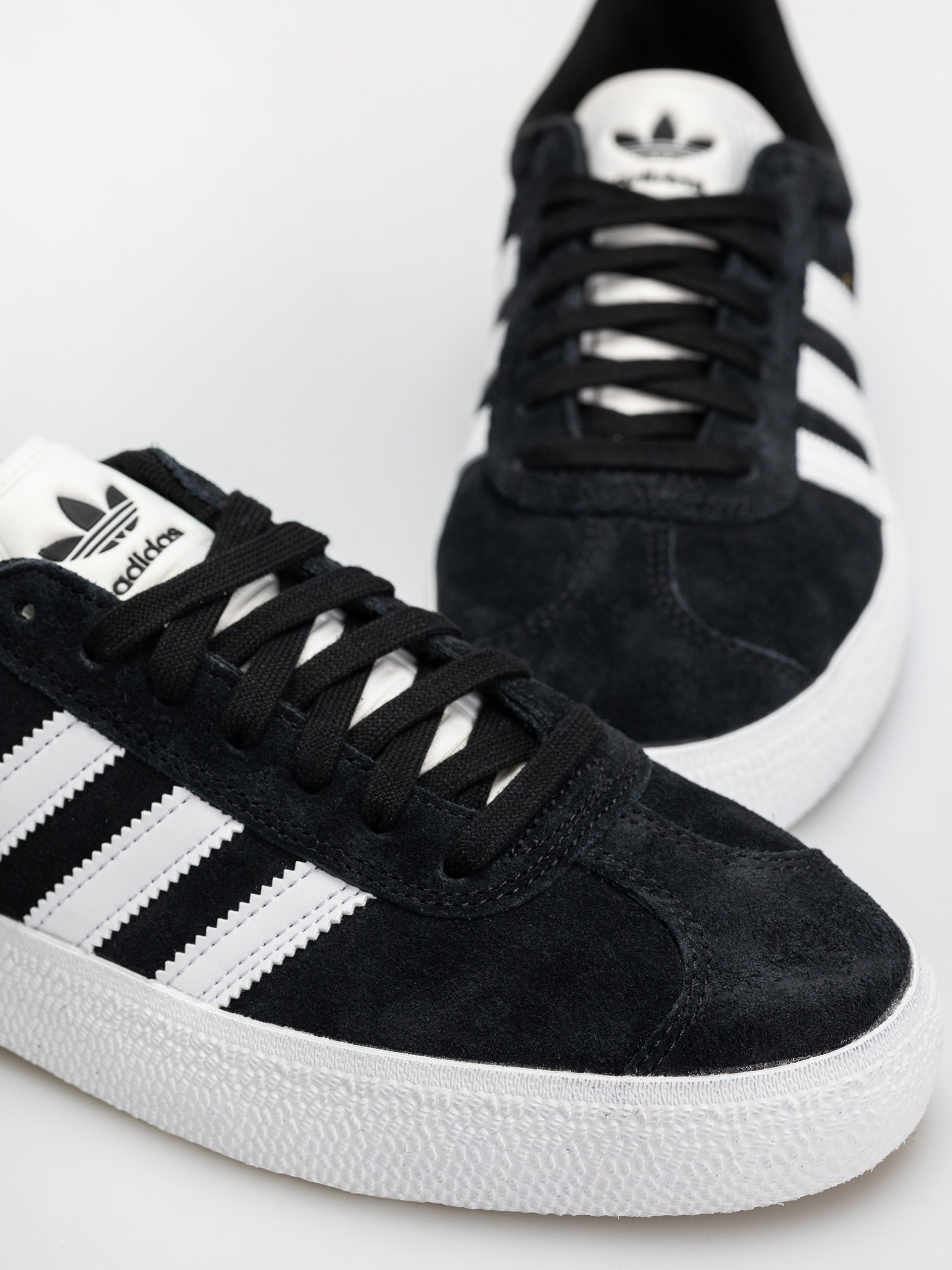 Pantofi adidas Gazelle Adv (cblack/ftwwht/goldmt)