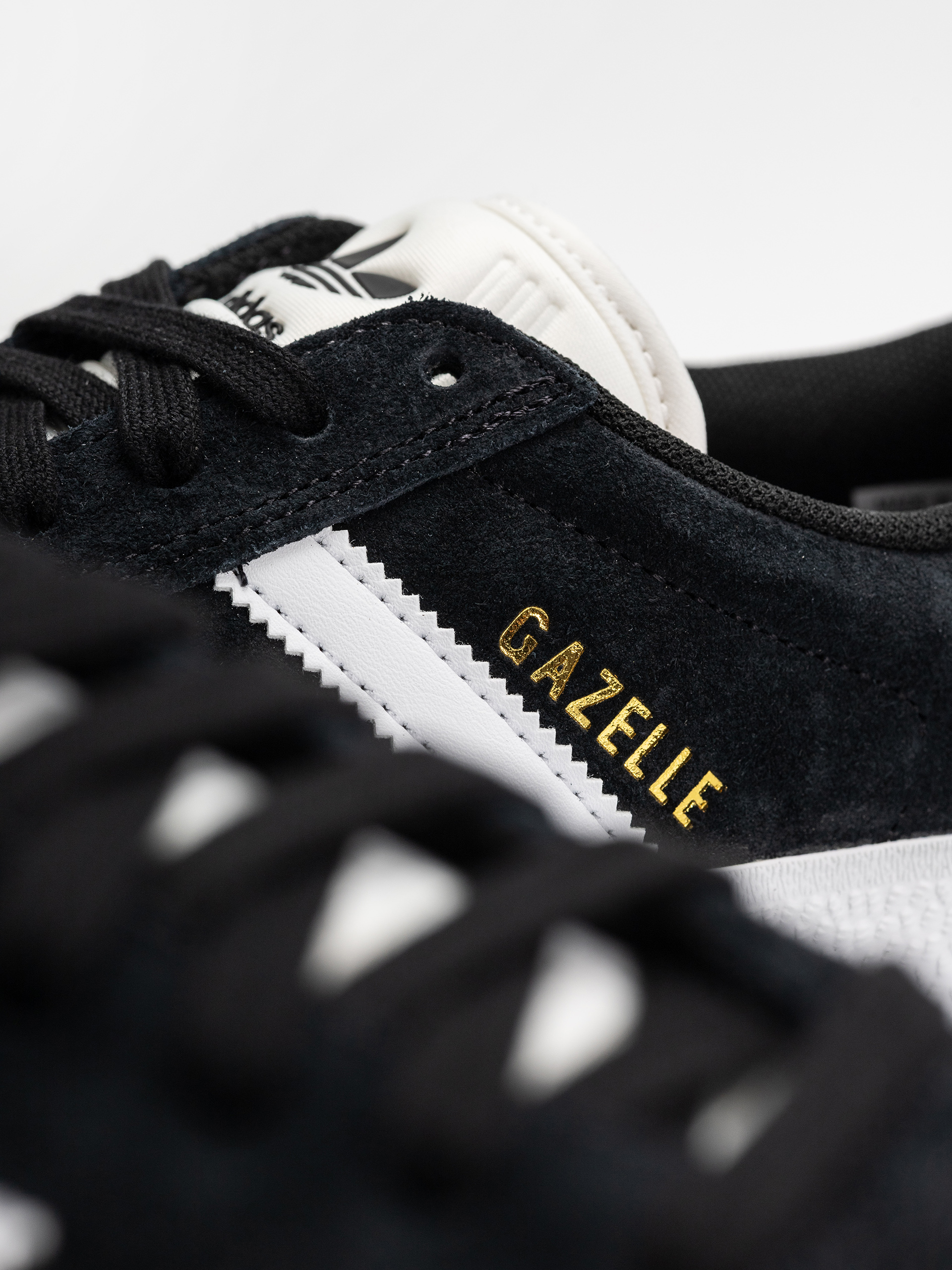Pantofi adidas Gazelle Adv (cblack/ftwwht/goldmt)