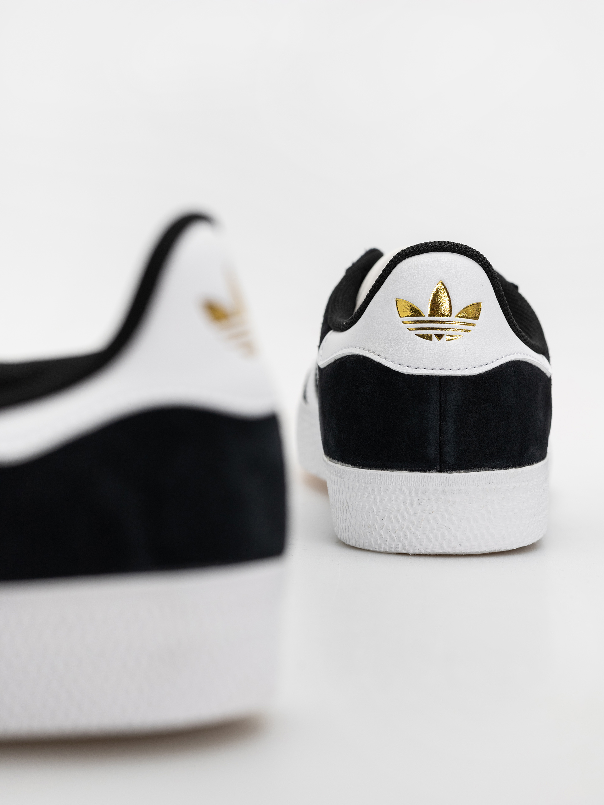 Pantofi adidas Gazelle Adv (cblack/ftwwht/goldmt)