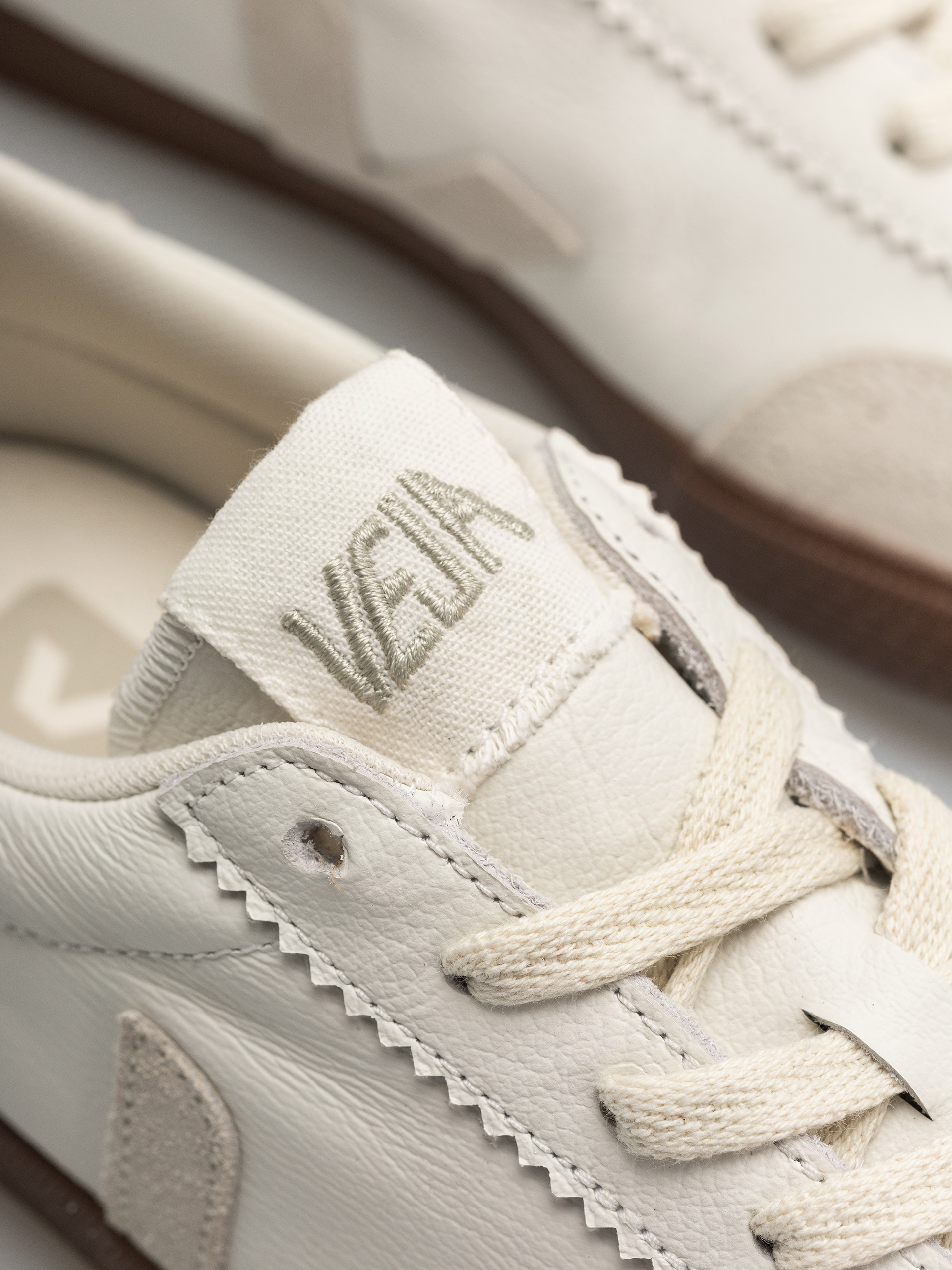 Pantofi Veja Volley Wmn (white natural bark)