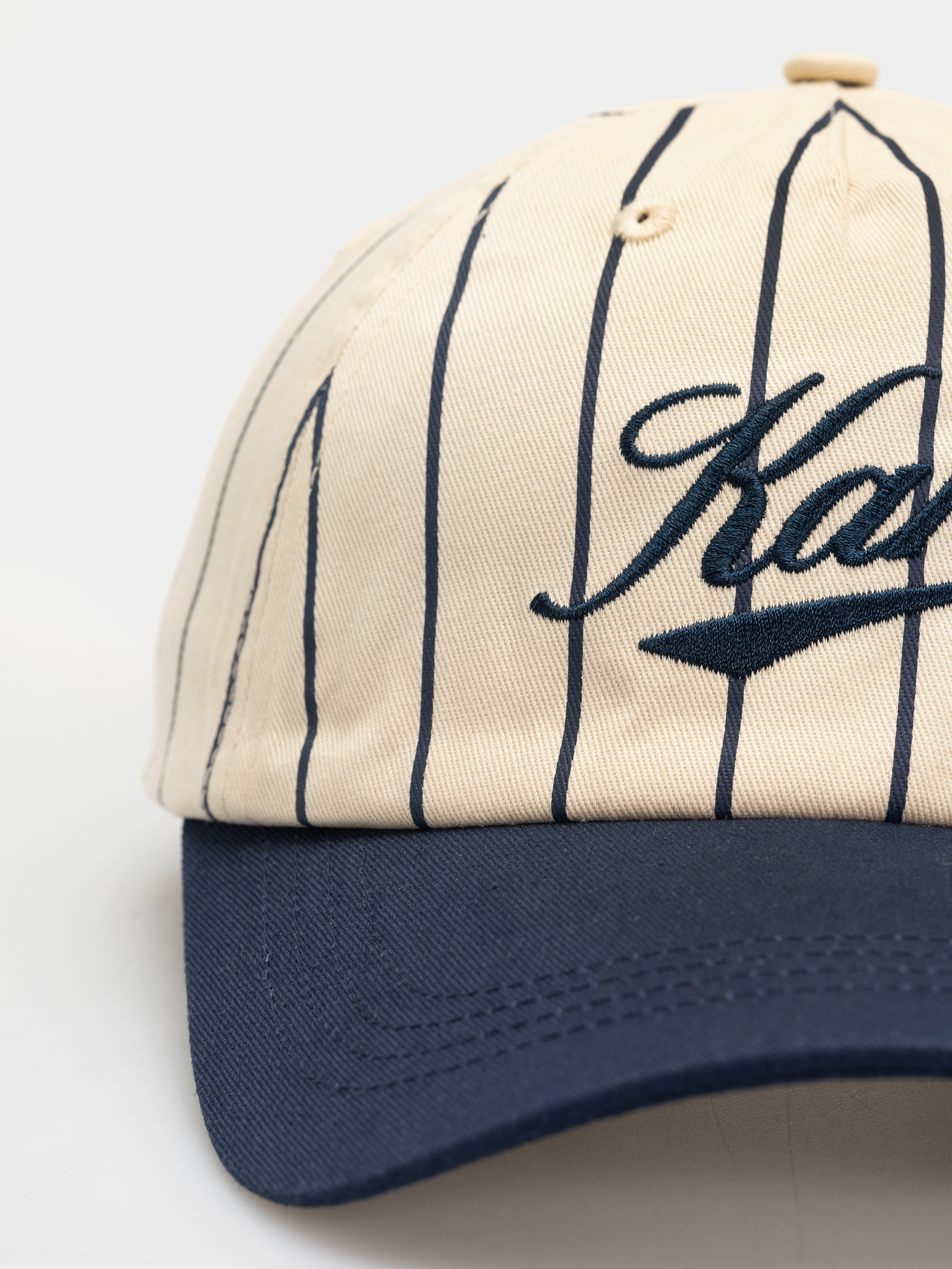 Șapcă Karl Kani Cursive Varsity Pinstripe Baseball (white)