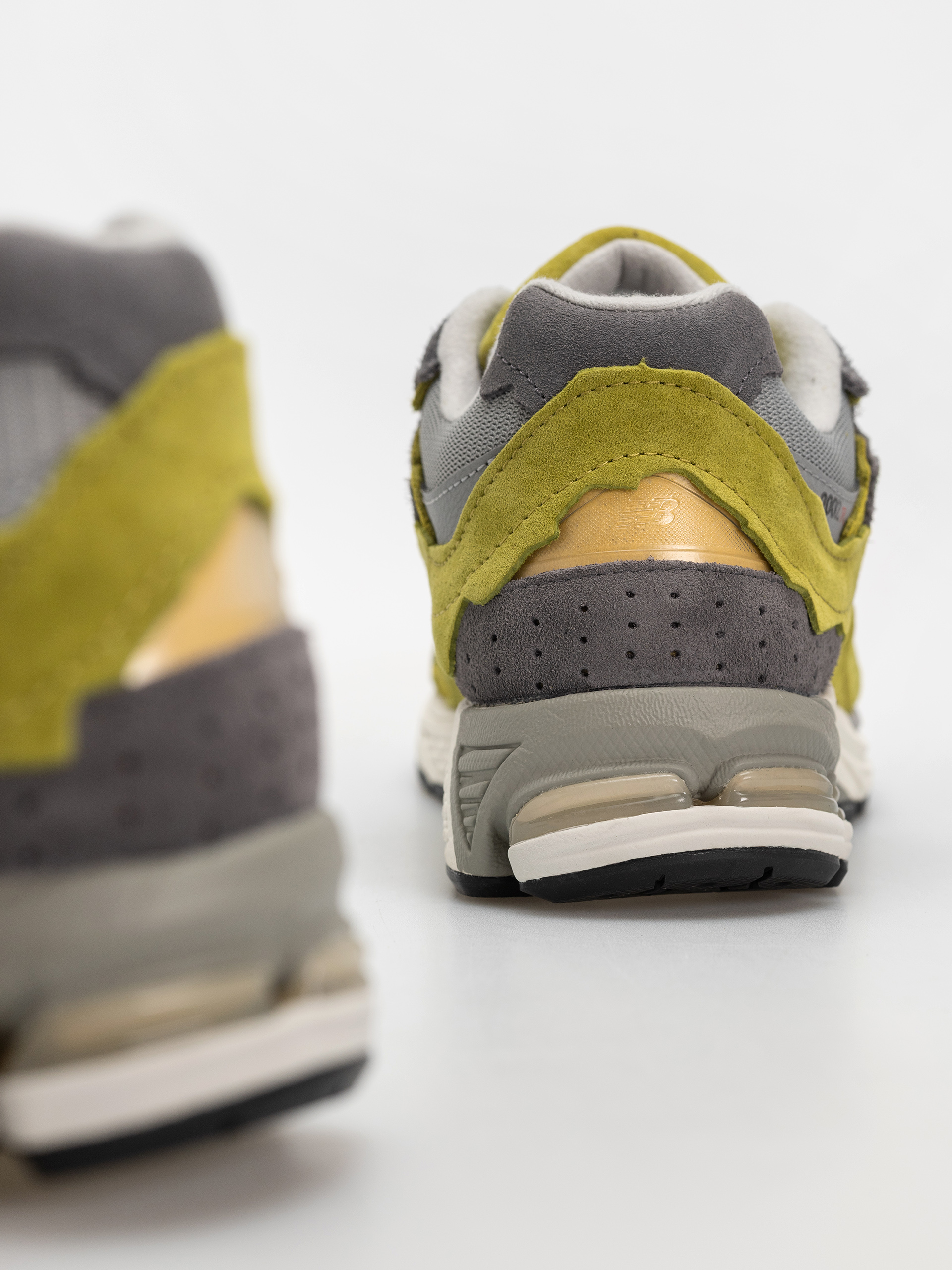 Pantofi New Balance 2002 (sea moss/raincloud)