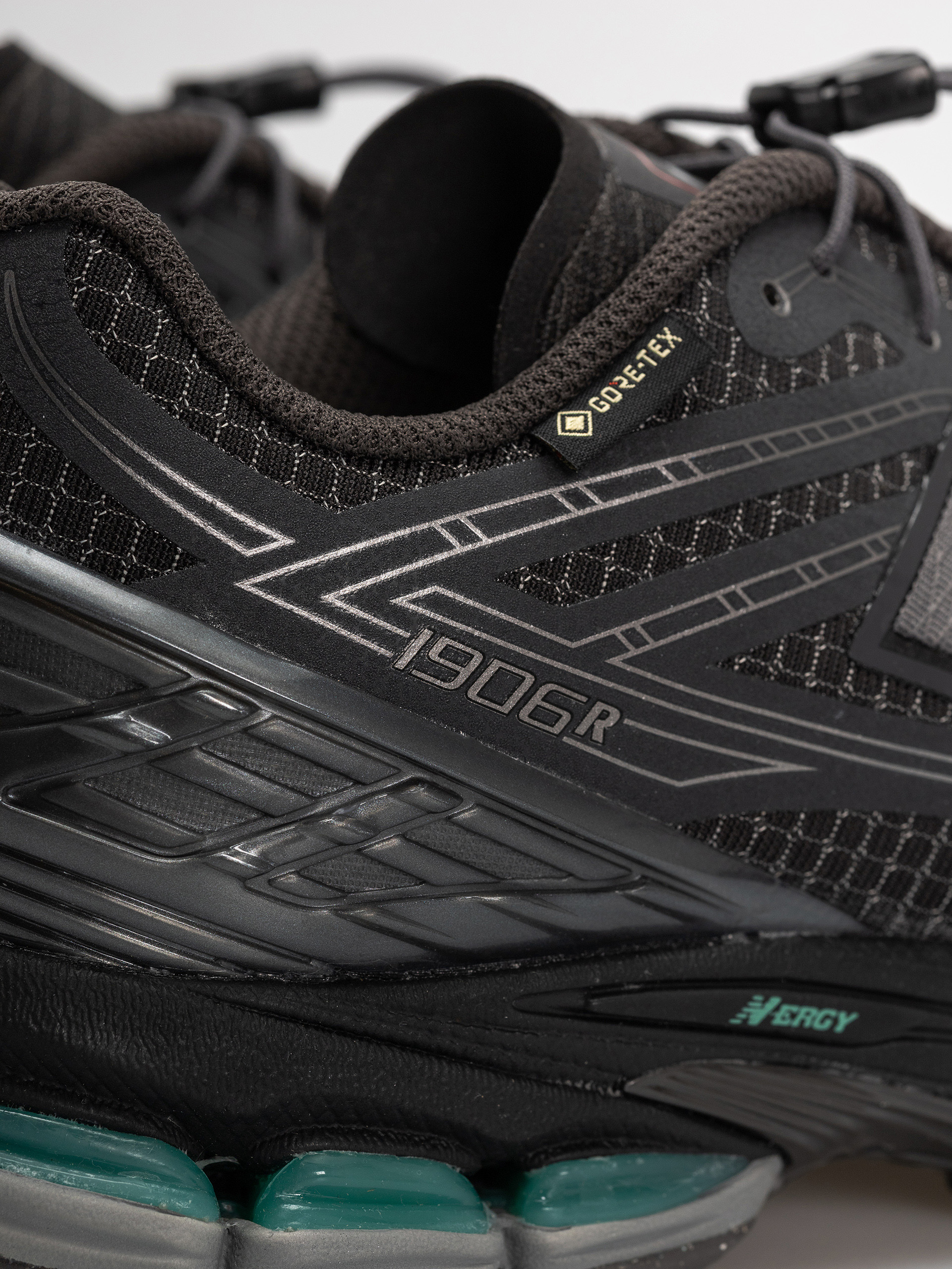 Pantofi New Balance 1906 (castlerock/faded black)