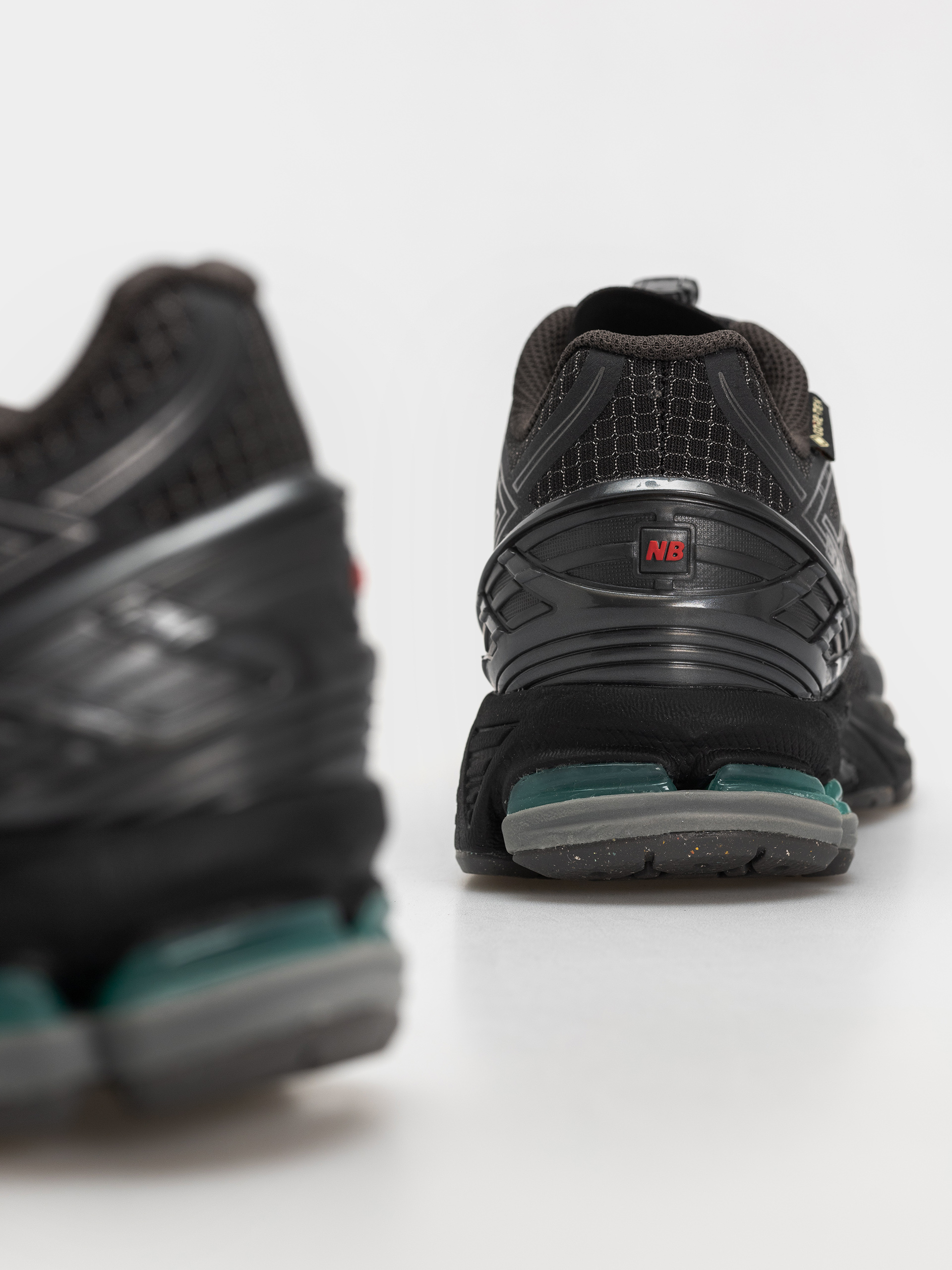 Pantofi New Balance 1906 (castlerock/faded black)