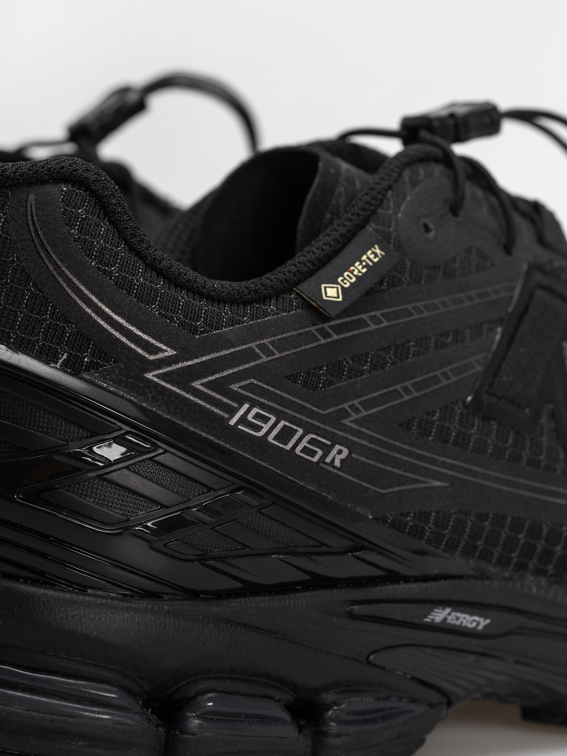 Pantofi New Balance 1906 (black/alkaline green)