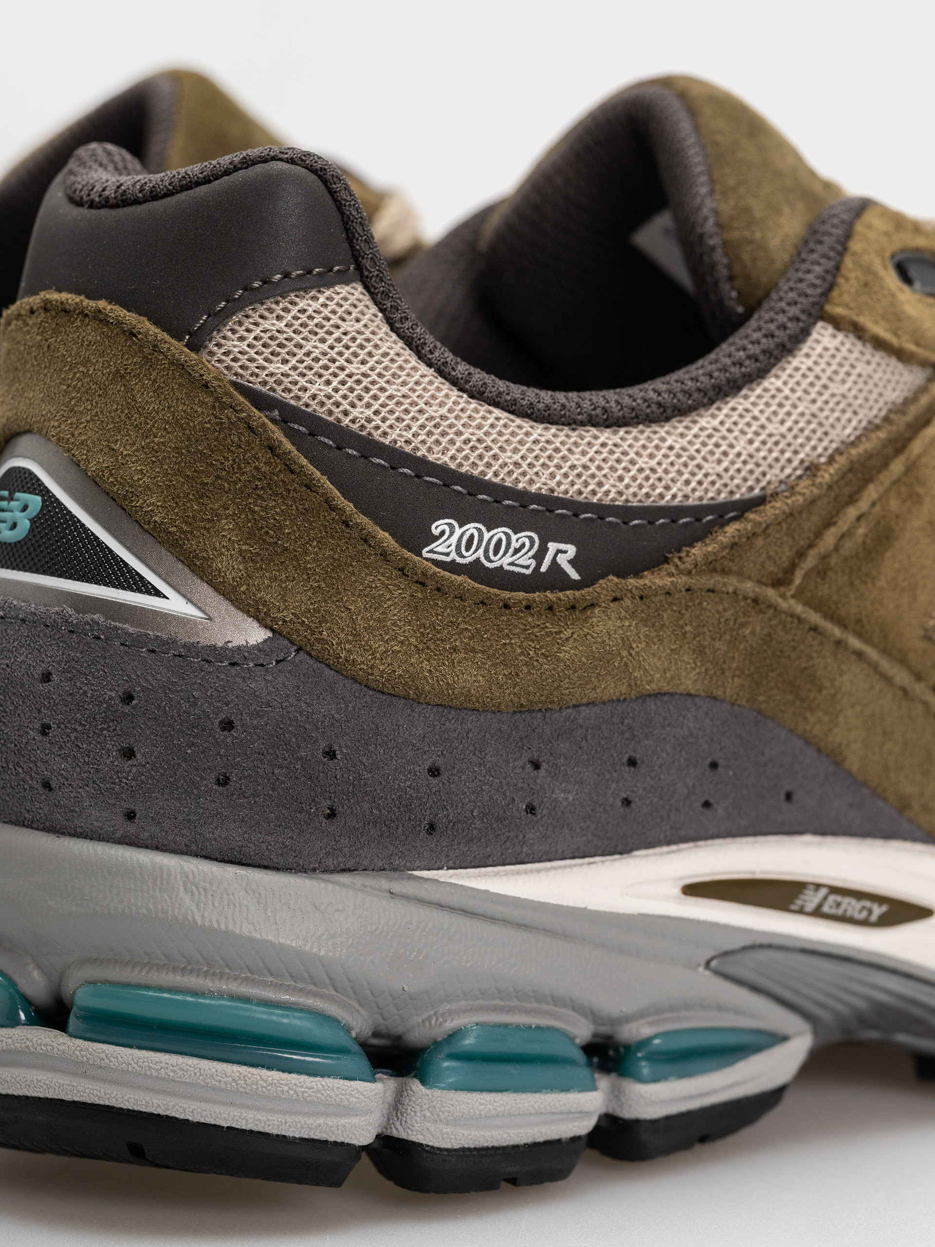 Pantofi New Balance 2002 (woodland/stoneware)