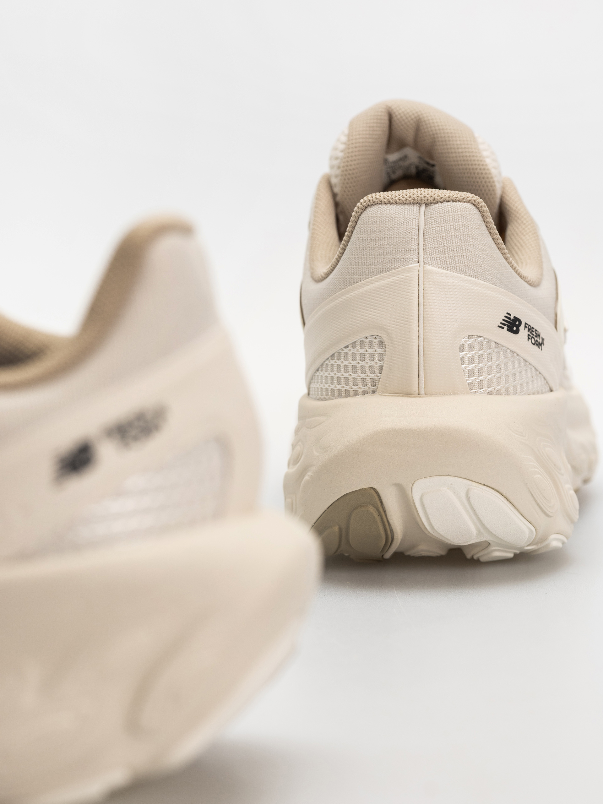 Pantofi New Balance UTRN (linen/sea salt)