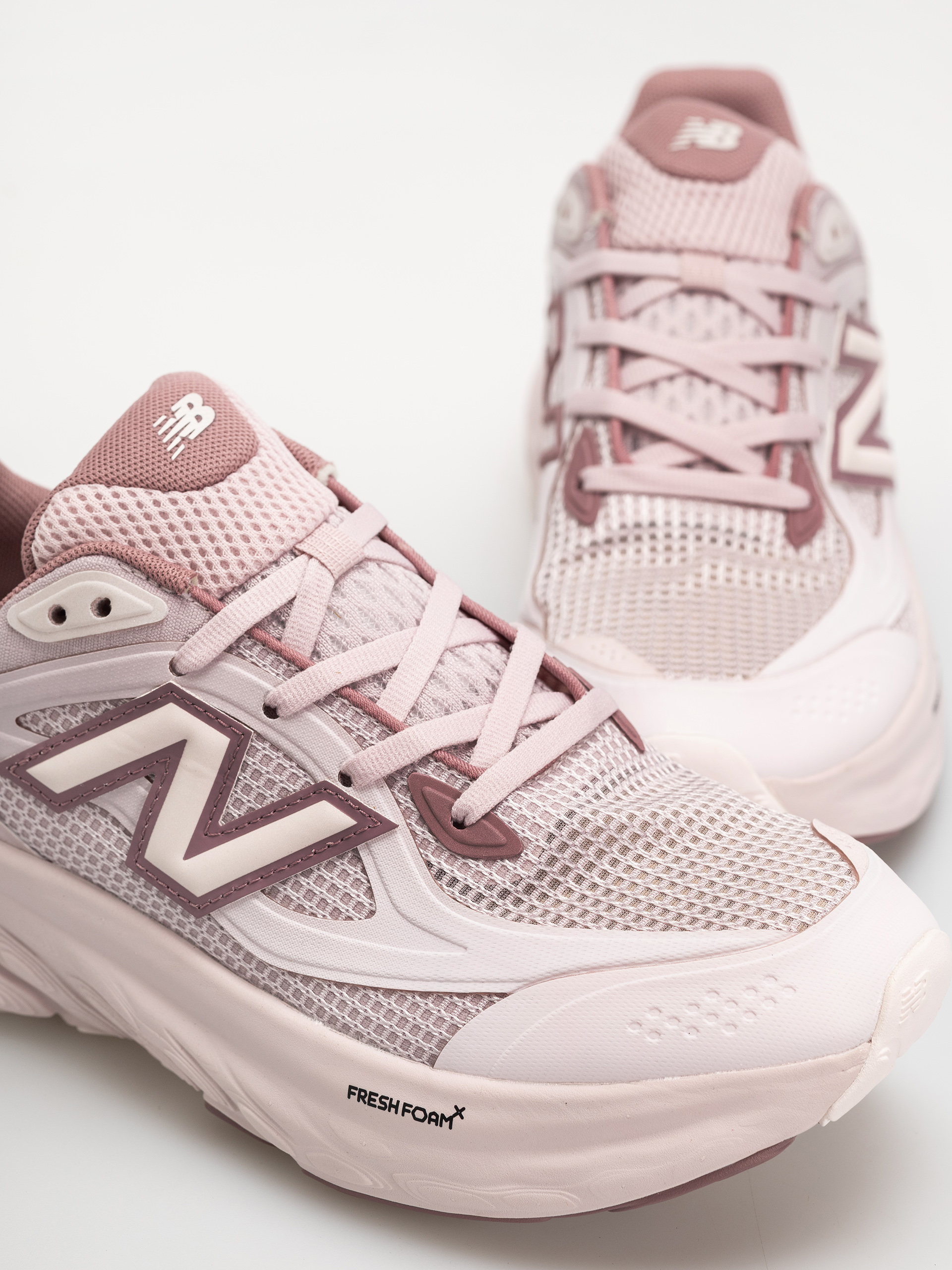 Pantofi New Balance UTRN (stone pink/rosewood)