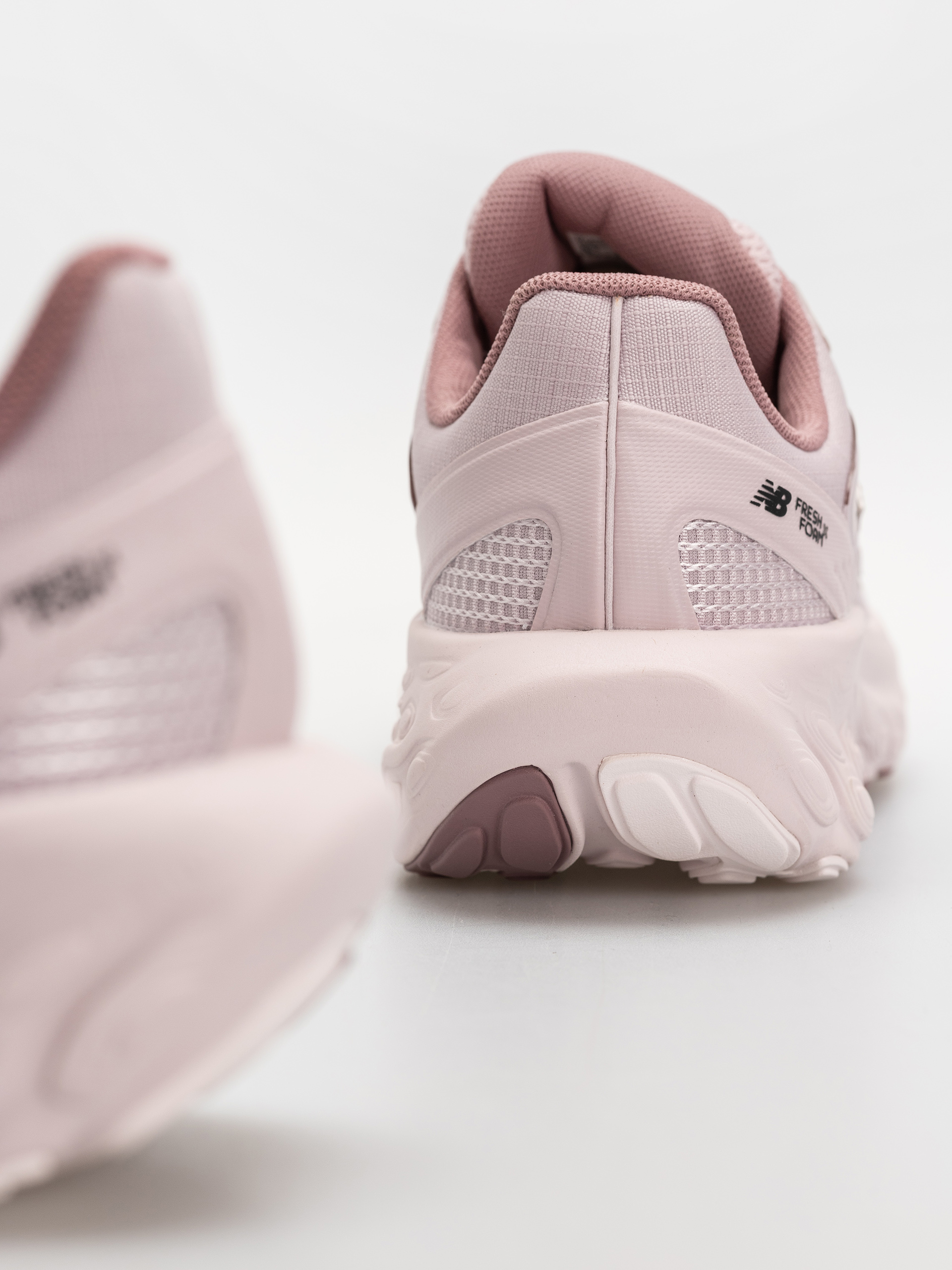 Pantofi New Balance UTRN (stone pink/rosewood)