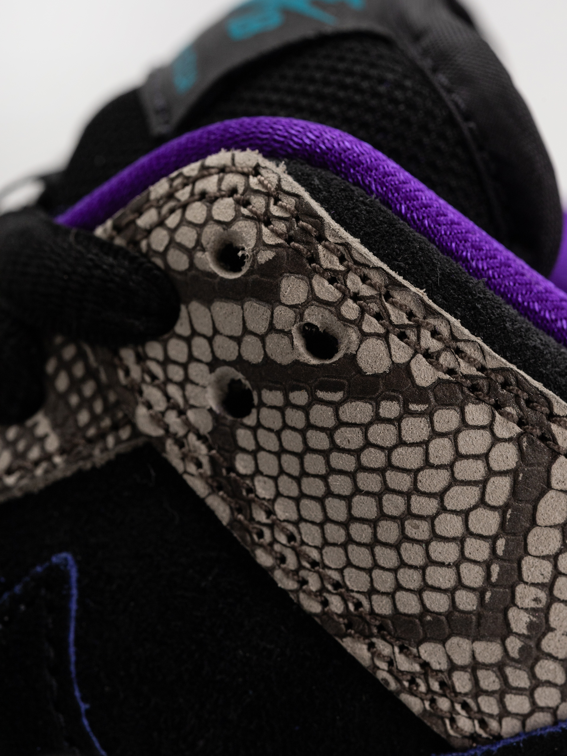 Pantofi Nike SB Dunk Low Pro (string/black bright spruce fierce purple)