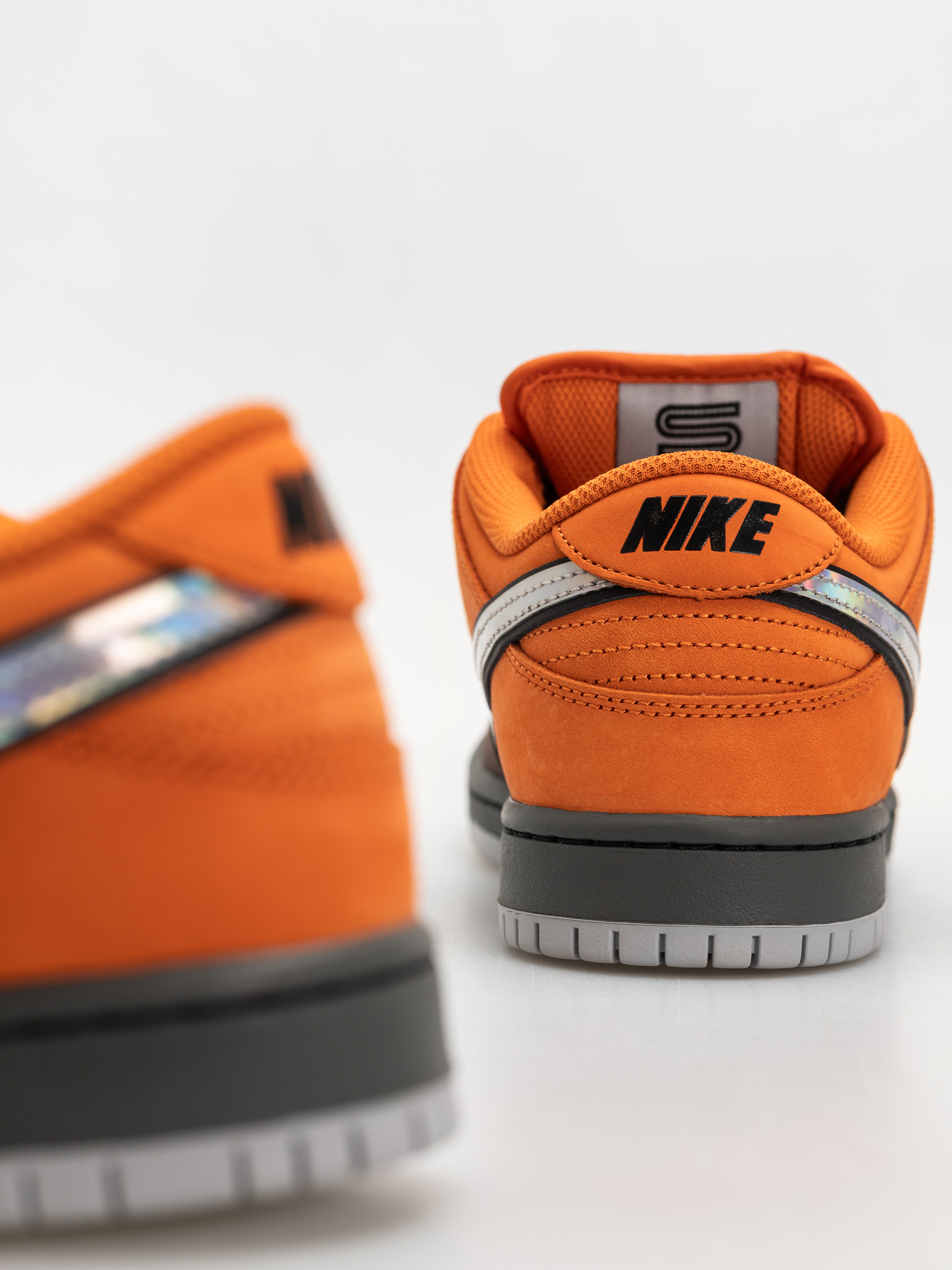 Pantofi Nike SB Dunk Low Pro (safety orange/wolf grey baroque brown)