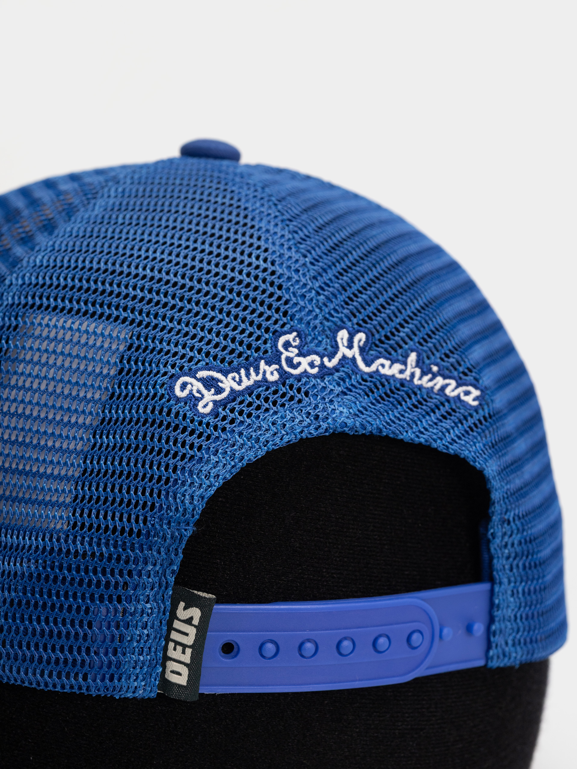 Șapcă Deus Ex Machina Strata Trucker (daphne blue)