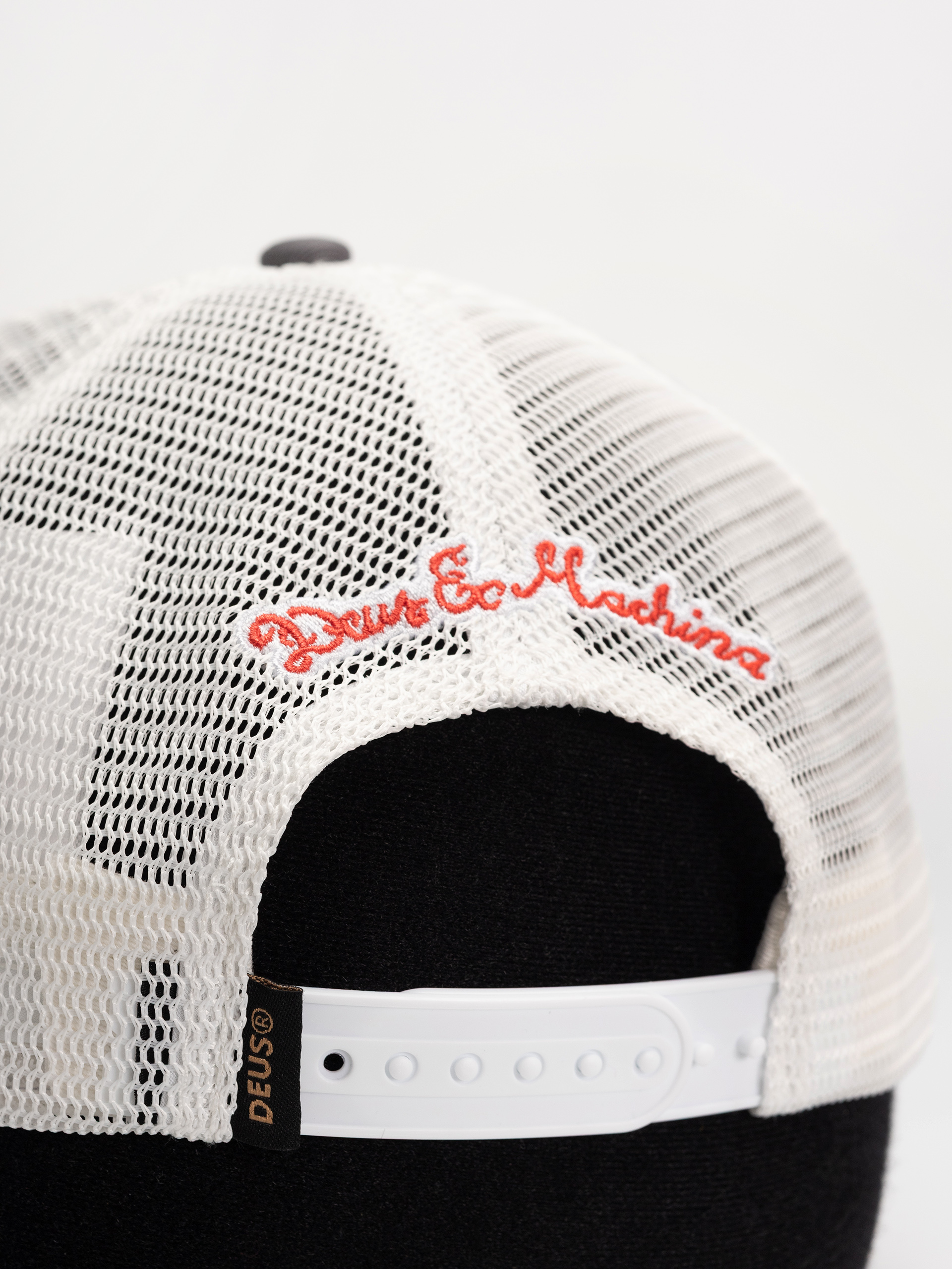 Șapcă Deus Ex Machina Dogleg Trucker (dark grey)