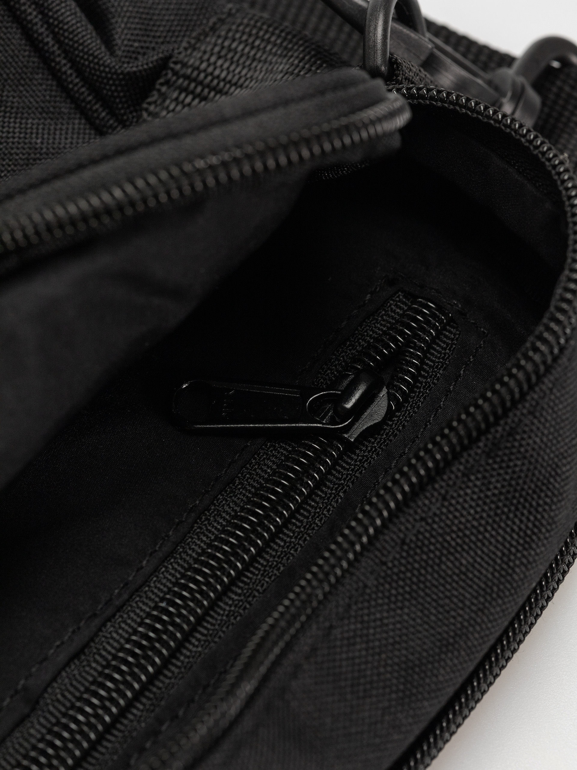 Geantă OBEY Half Eye Crossbody (black)