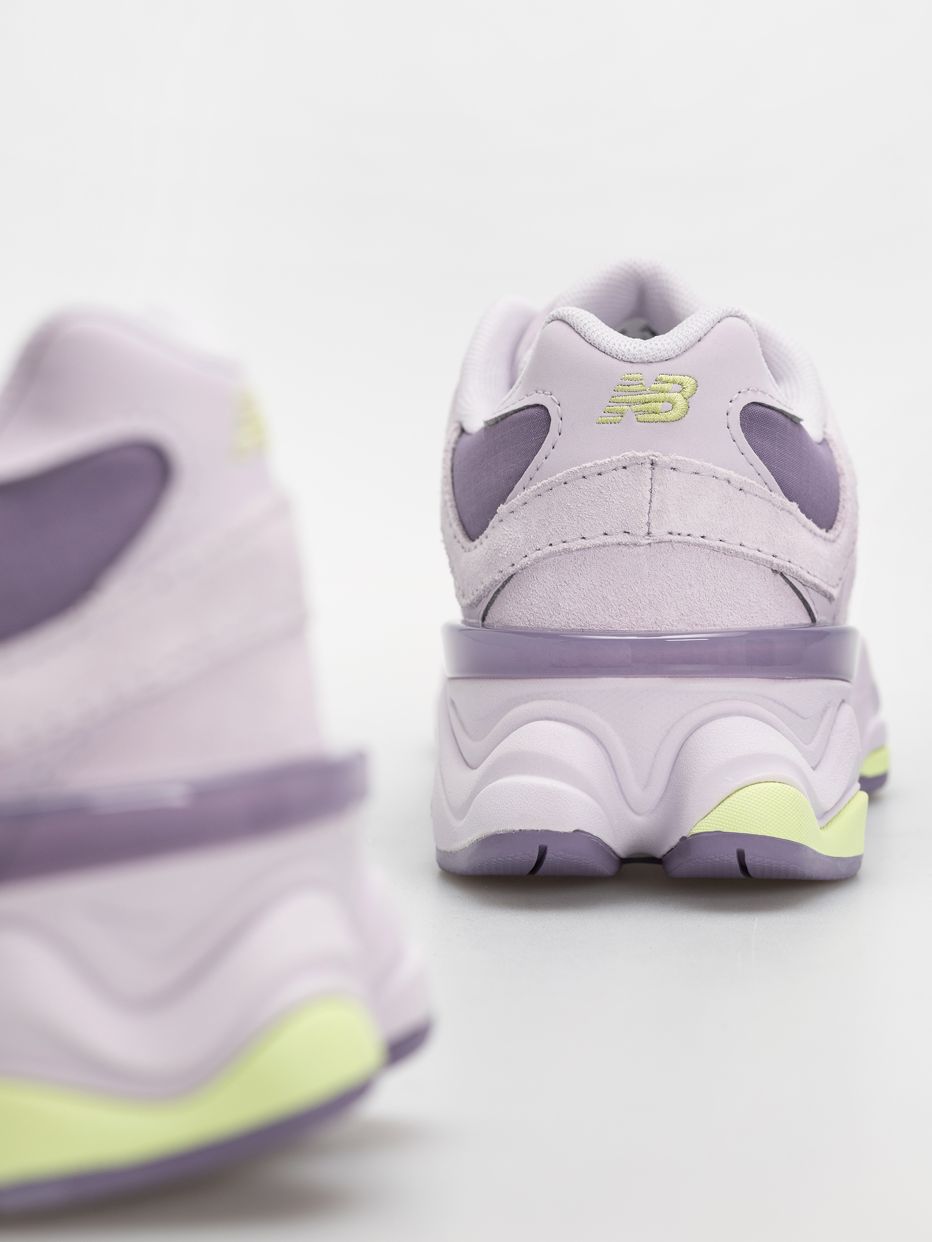 Pantofi New Balance 9060 JR (taro/dry lime)