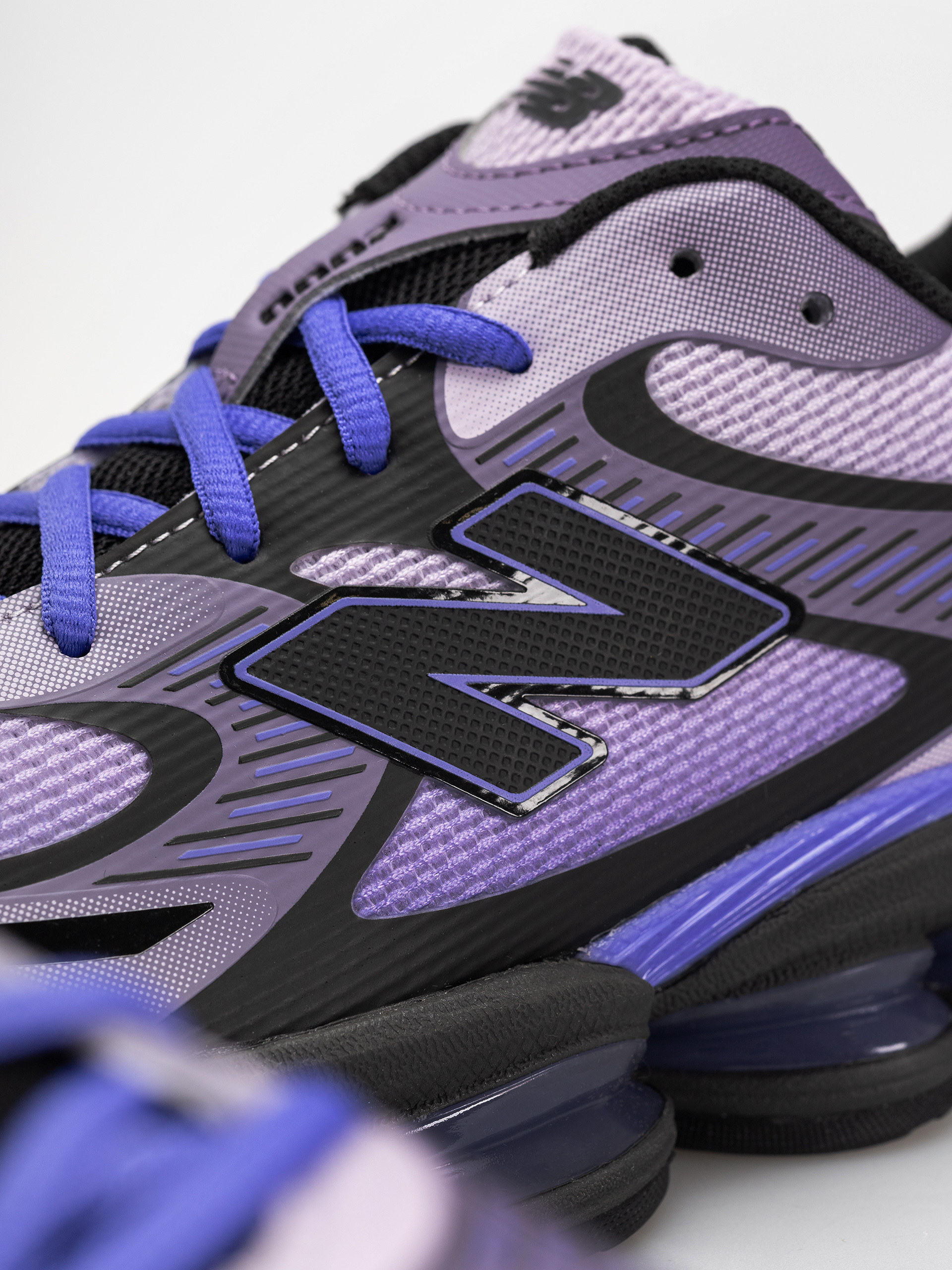 Pantofi New Balance 2000 (taro/electric indigo/neptune grey)