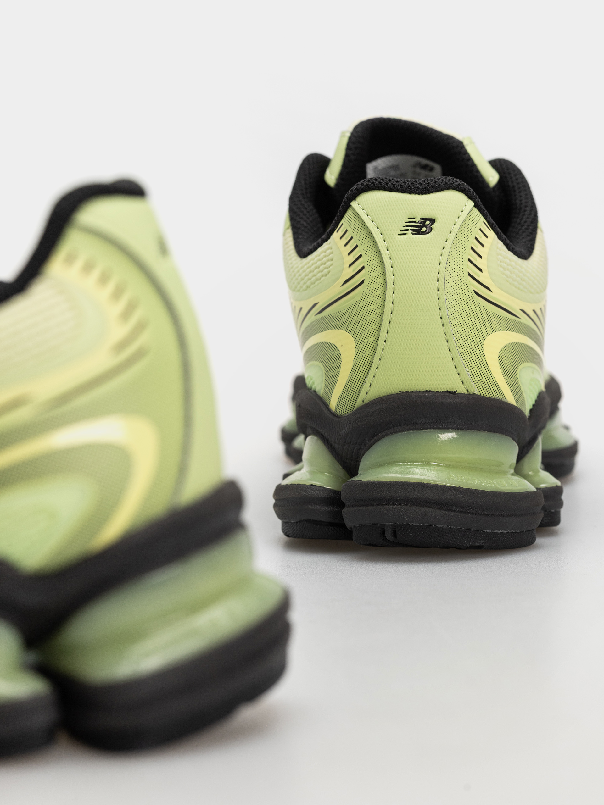 Pantofi New Balance 2000 (limelight/dry lime/faded black)