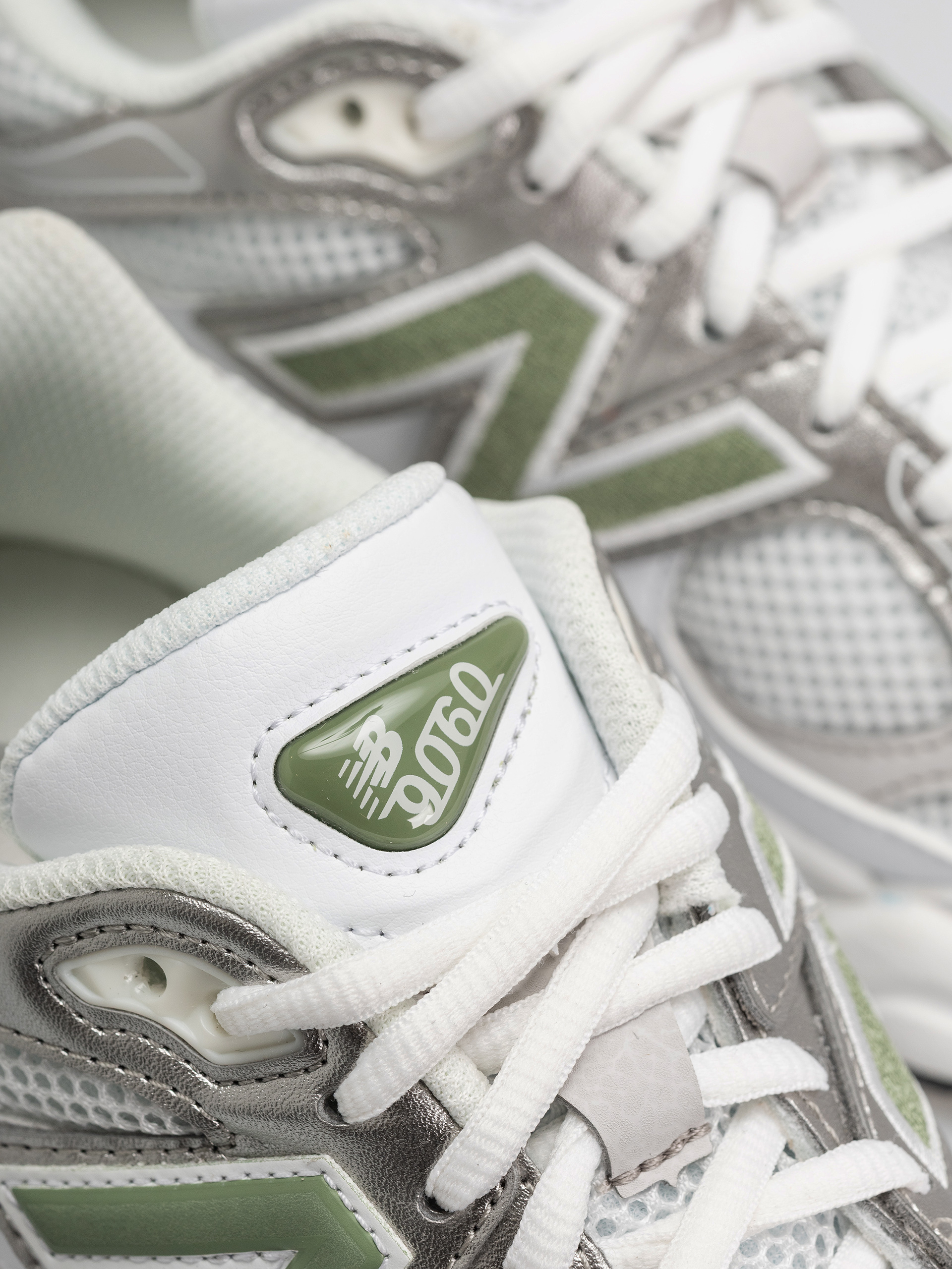 Pantofi New Balance 9060 (103 white/oregano)