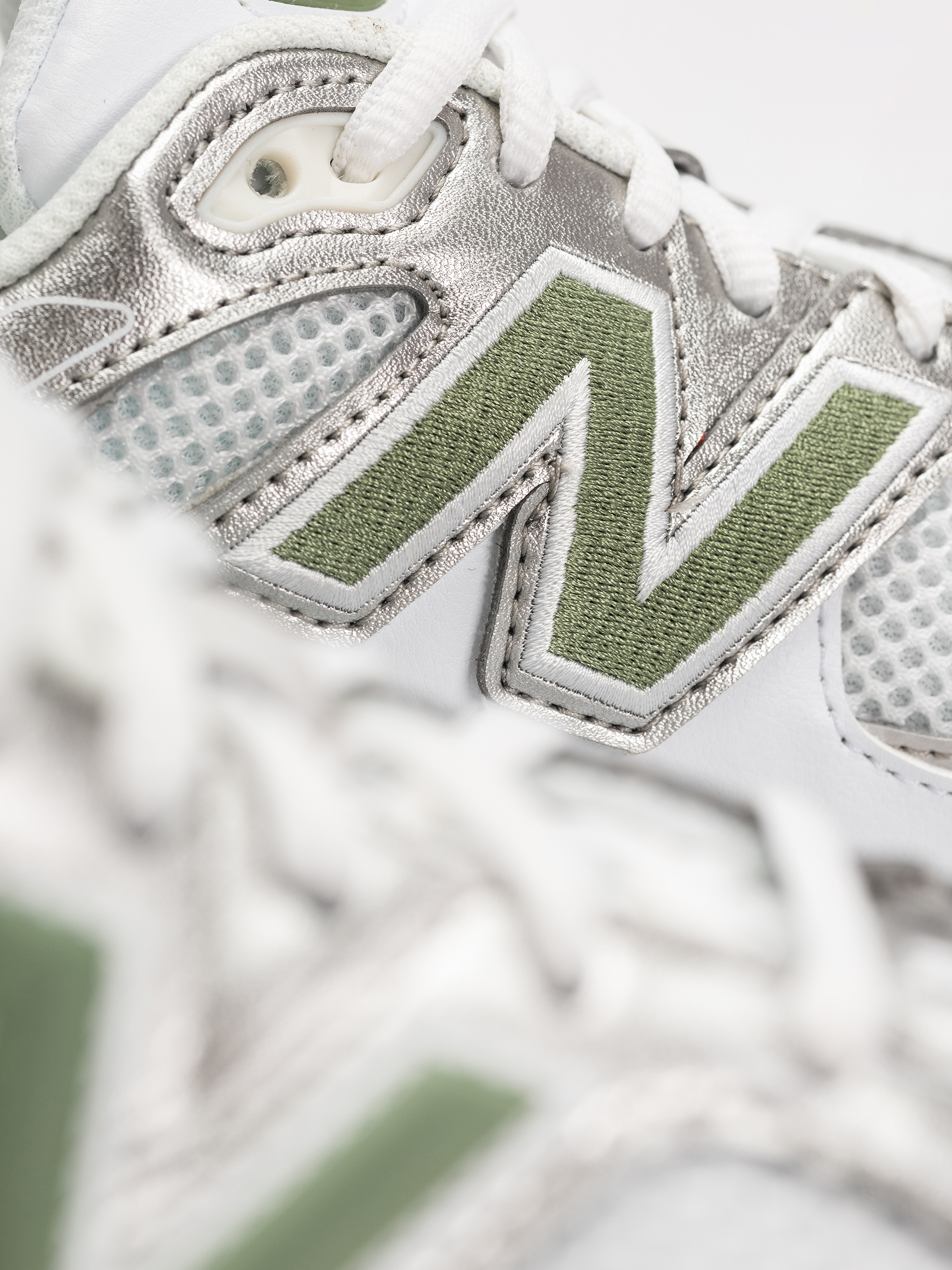 Pantofi New Balance 9060 (103 white/oregano)