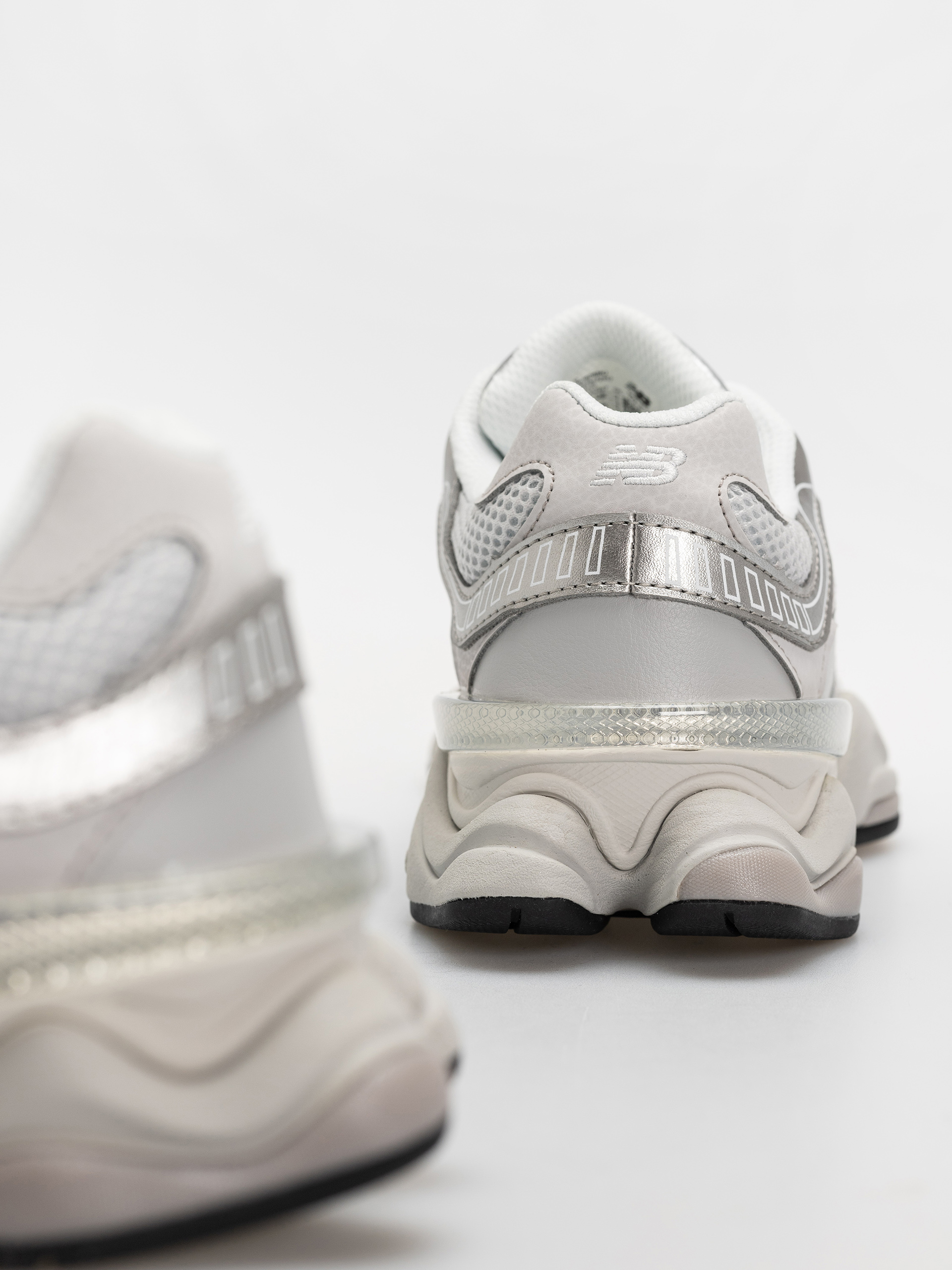 Pantofi New Balance 9060 - gri (raincloud/truffle salt)
