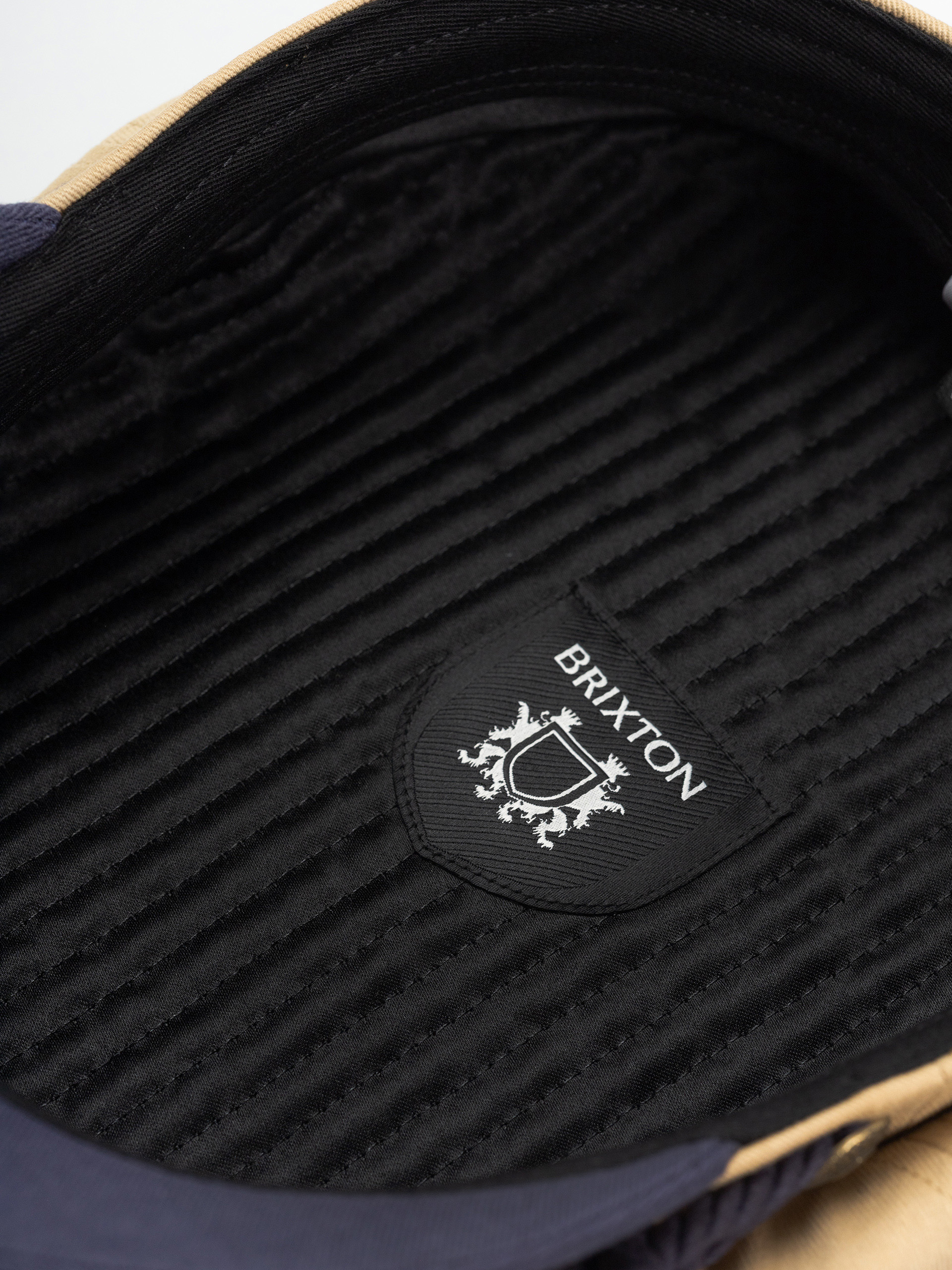 Pălărie cu cozoroc Brixton Fiddler (sand/washed navy)