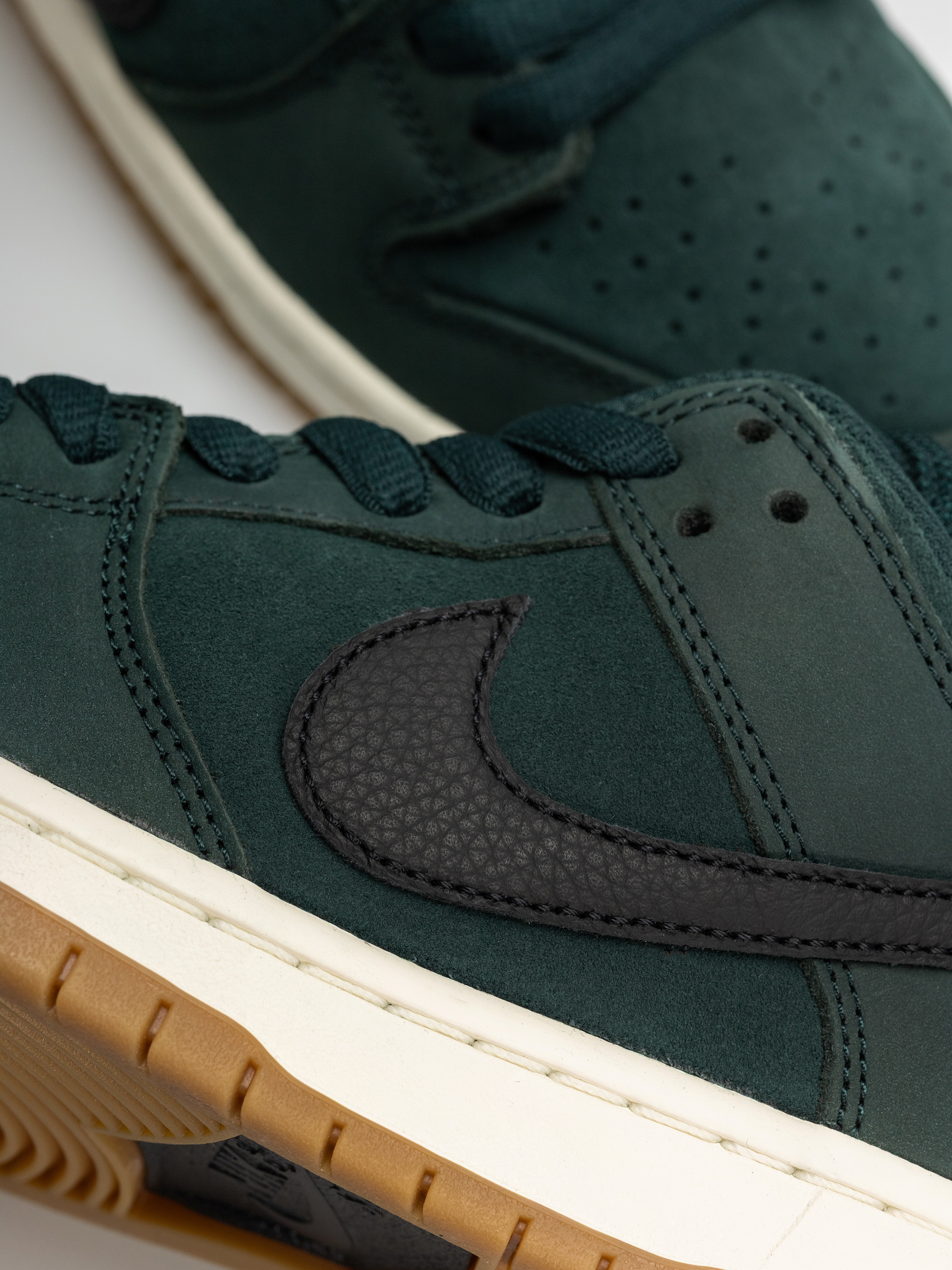 Pantofi Nike SB Dunk Low Pro (deep fir/black fir sail)