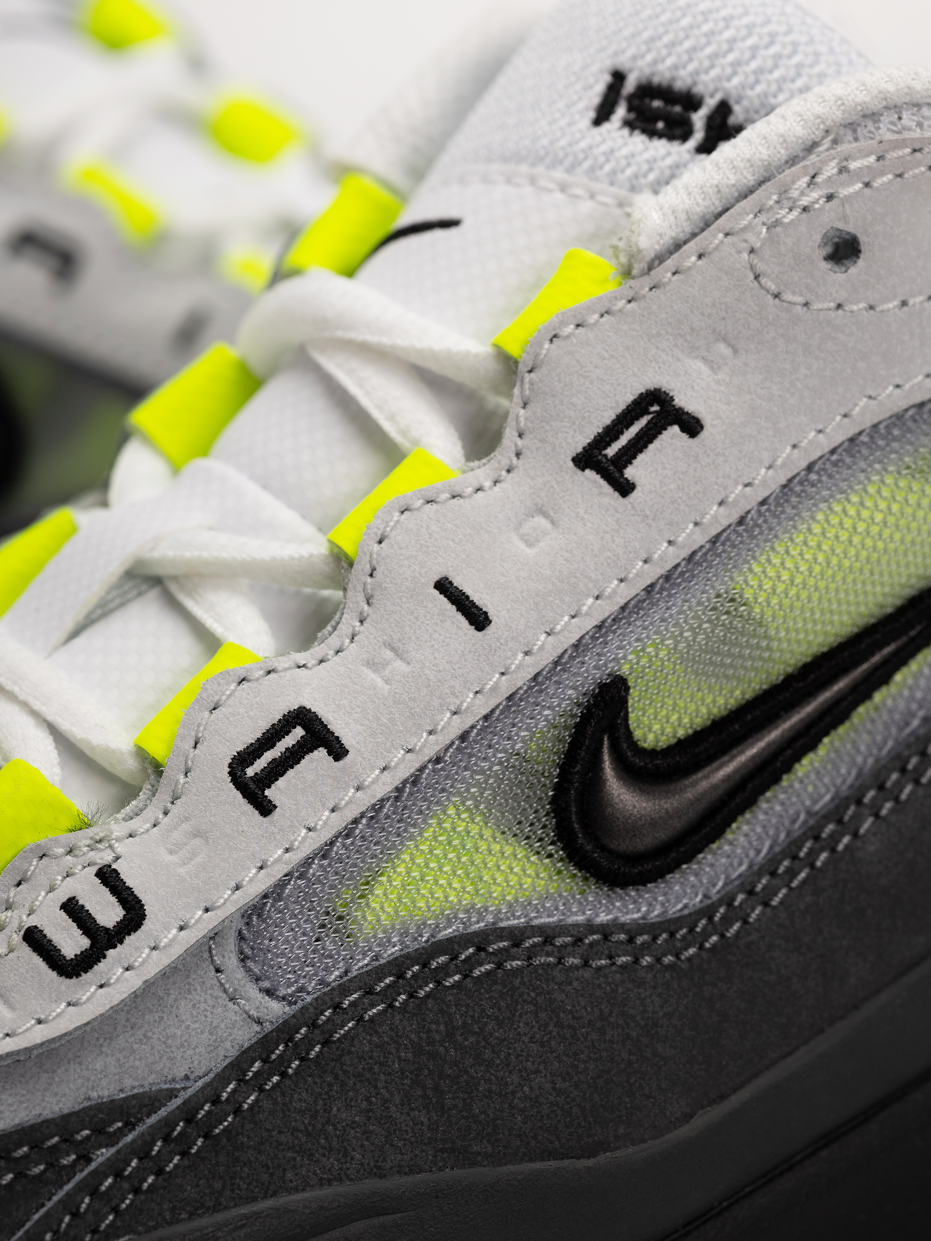 Pantofi Nike SB Air Max Ishod (black/neon yellow anthracite lt graphite)