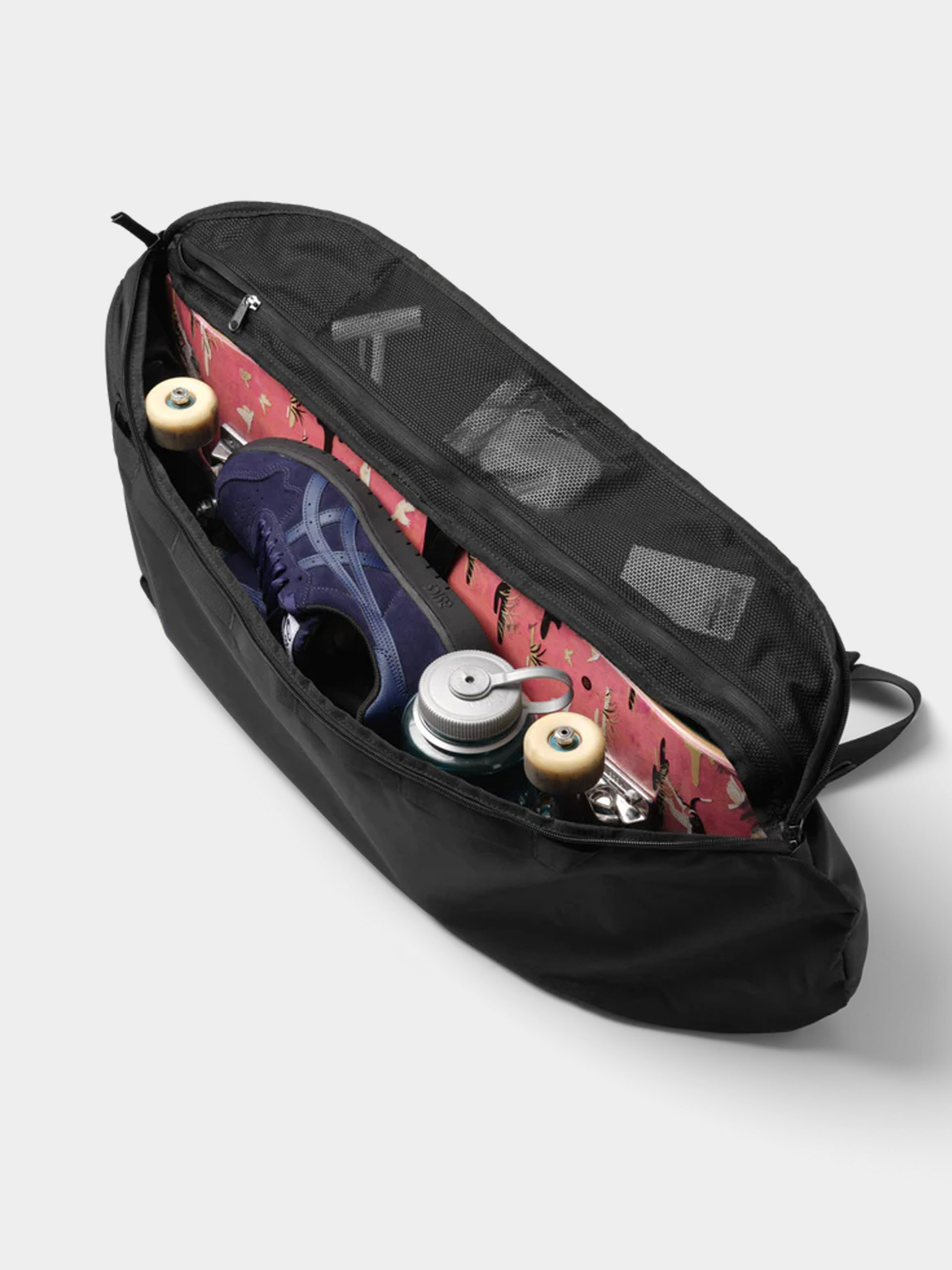 Rucsac Db Skate Carrier 32L (black out)