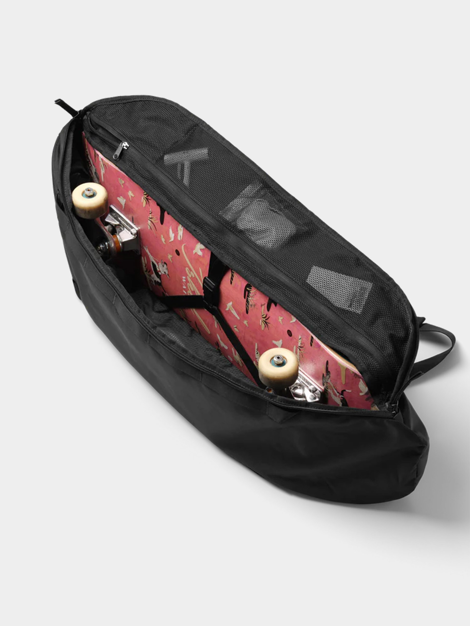 Rucsac Db Skate Carrier 32L (black out)