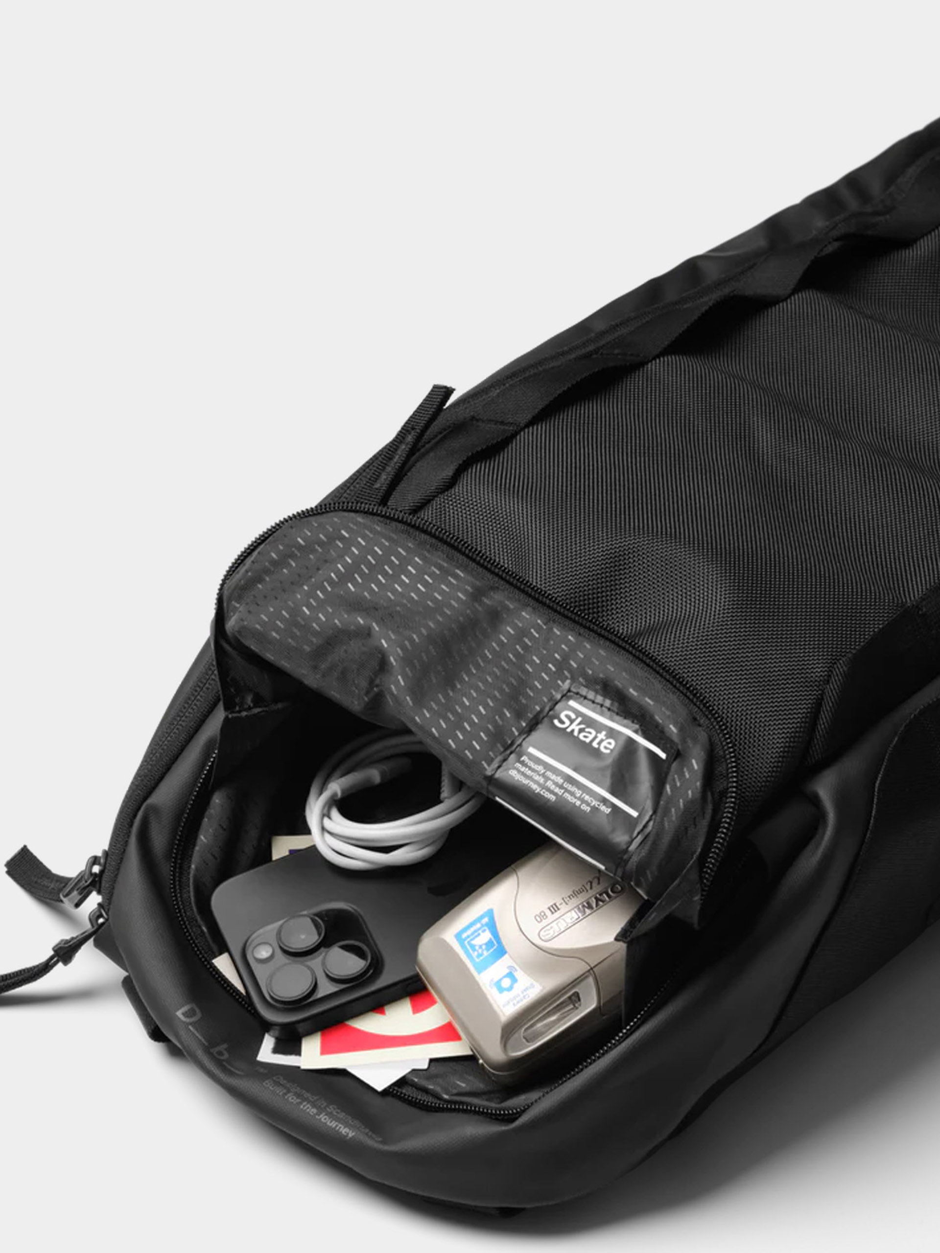 Rucsac Db Skate Carrier 32L (black out)