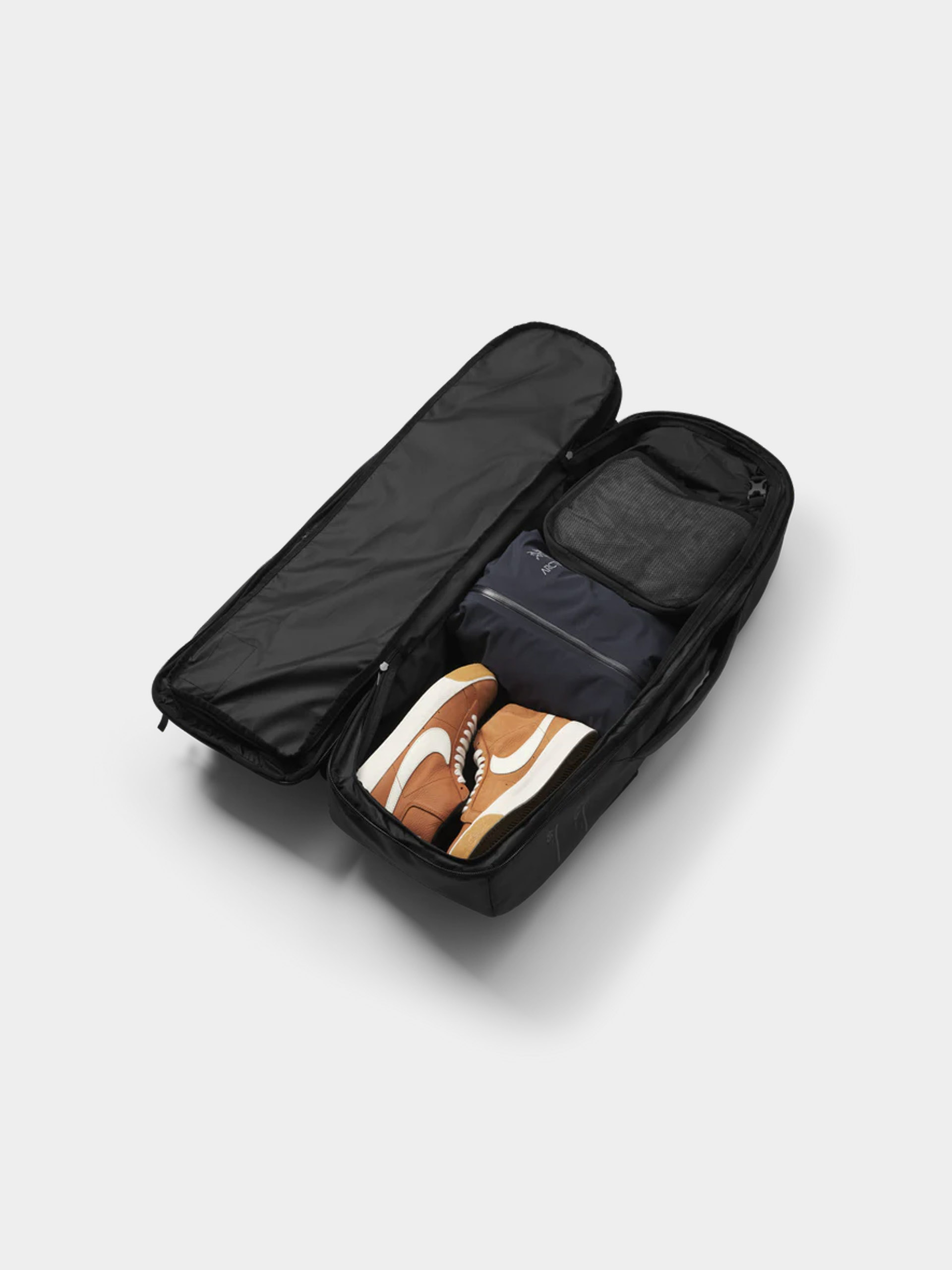 Rucsac Db Skateboarding Pro Travel Pack 65L (black out)