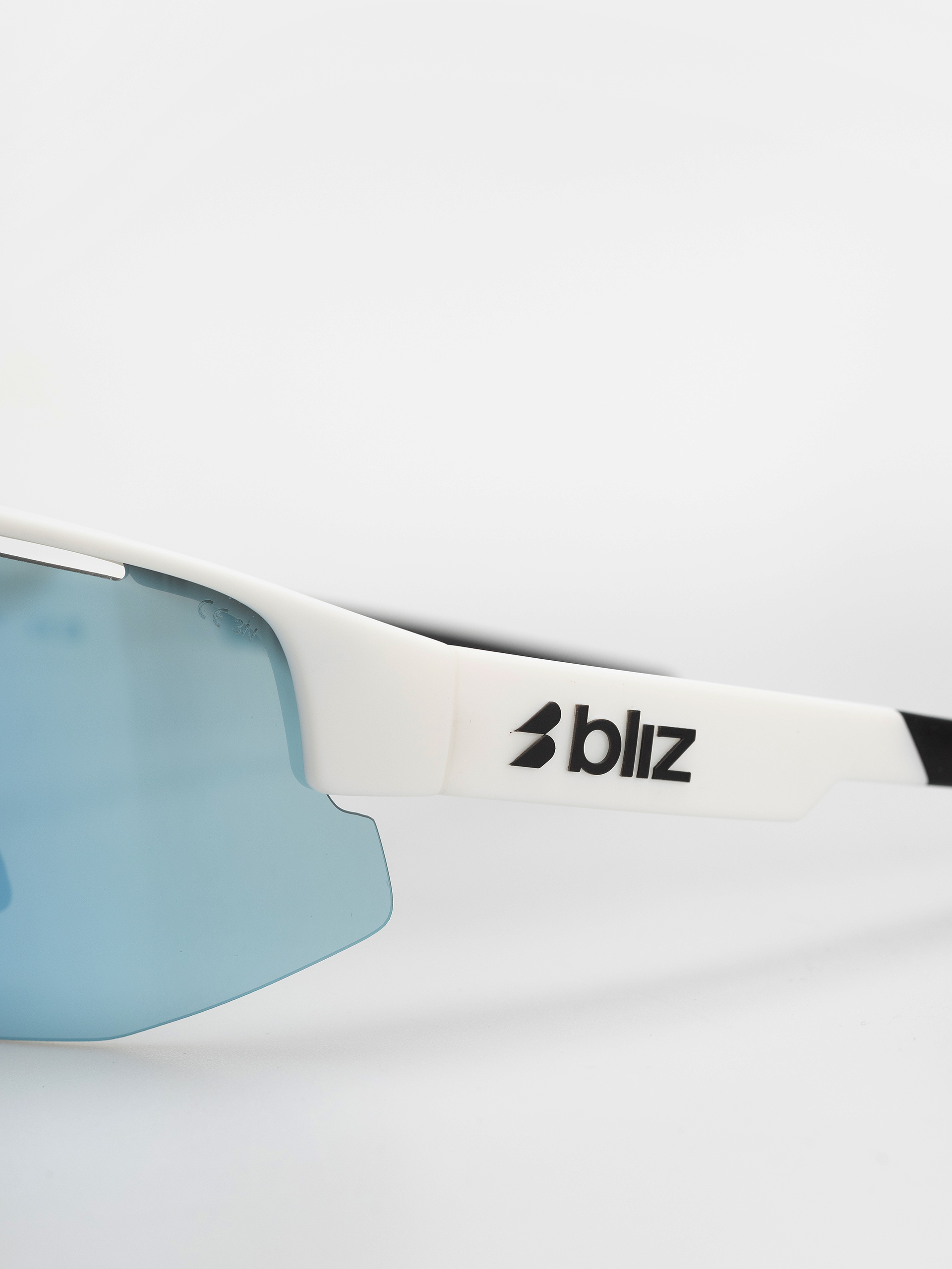 Ochelari de soare Bliz Matrix Small (matt white/smoke w blue multi)