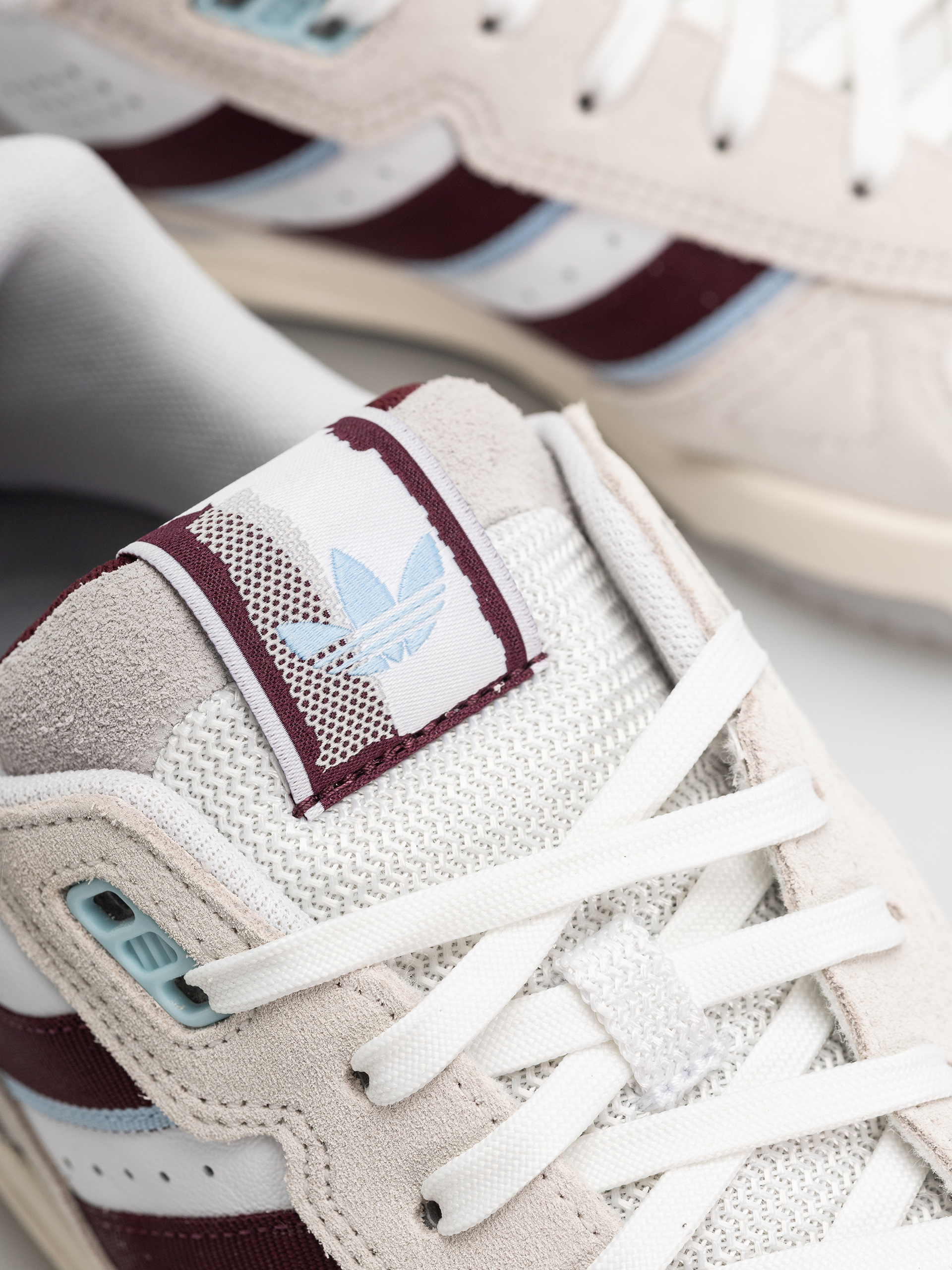 Pantofi adidas Tekkira Cup (ftwwht/maroon/clesky)