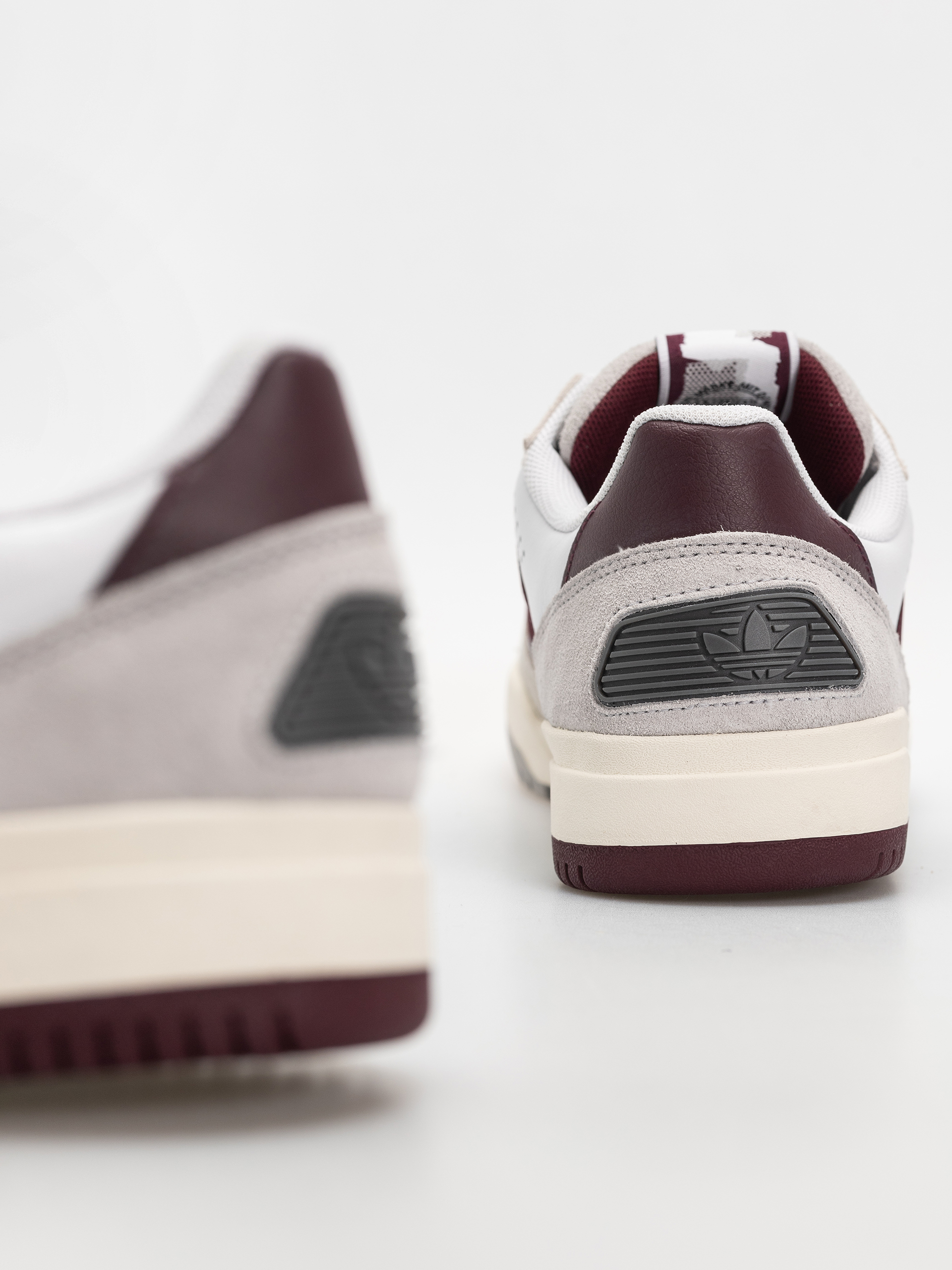 Pantofi adidas Tekkira Cup (ftwwht/maroon/clesky)