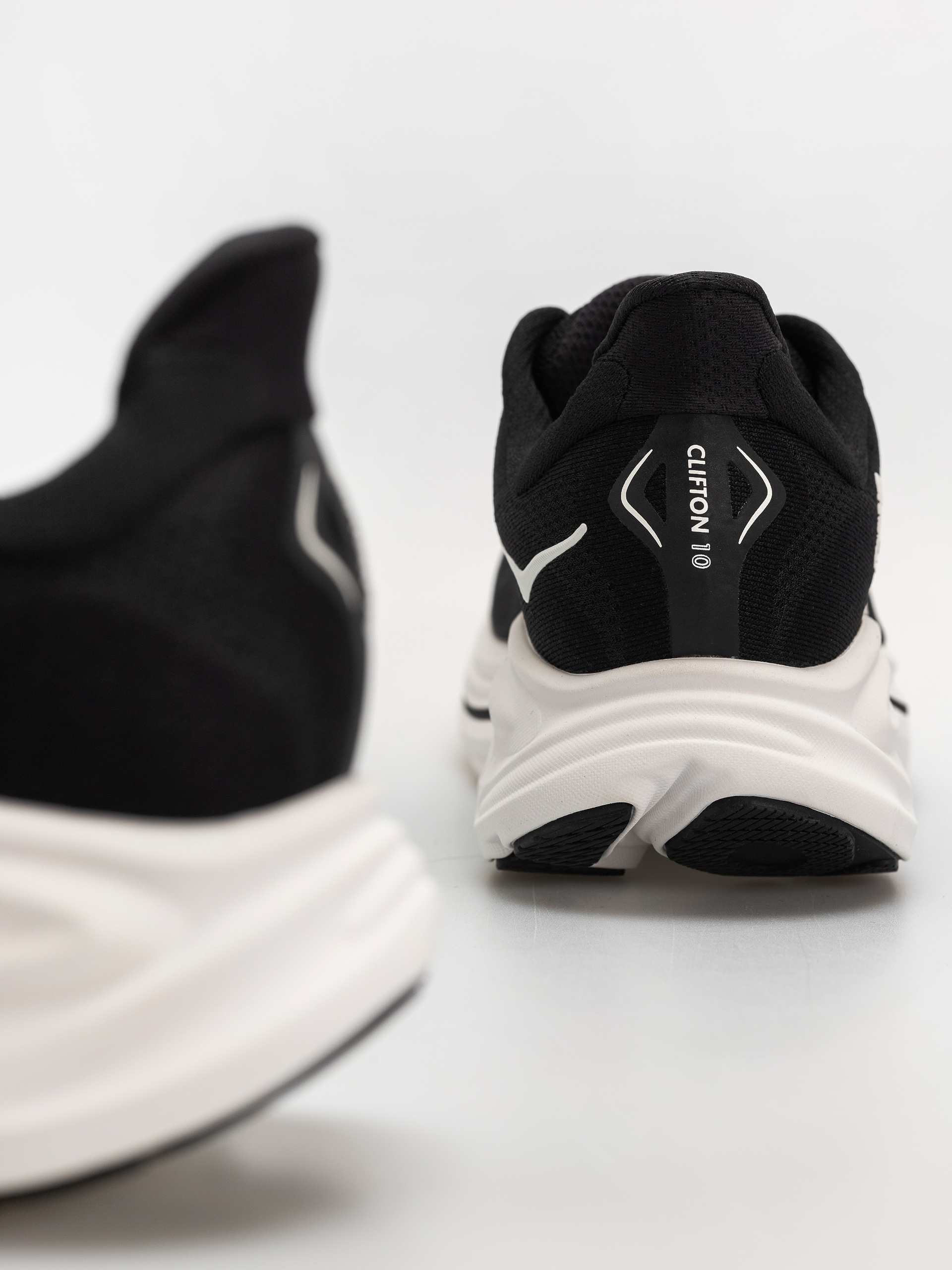 Pantofi Hoka Clifton 10 (black/white)