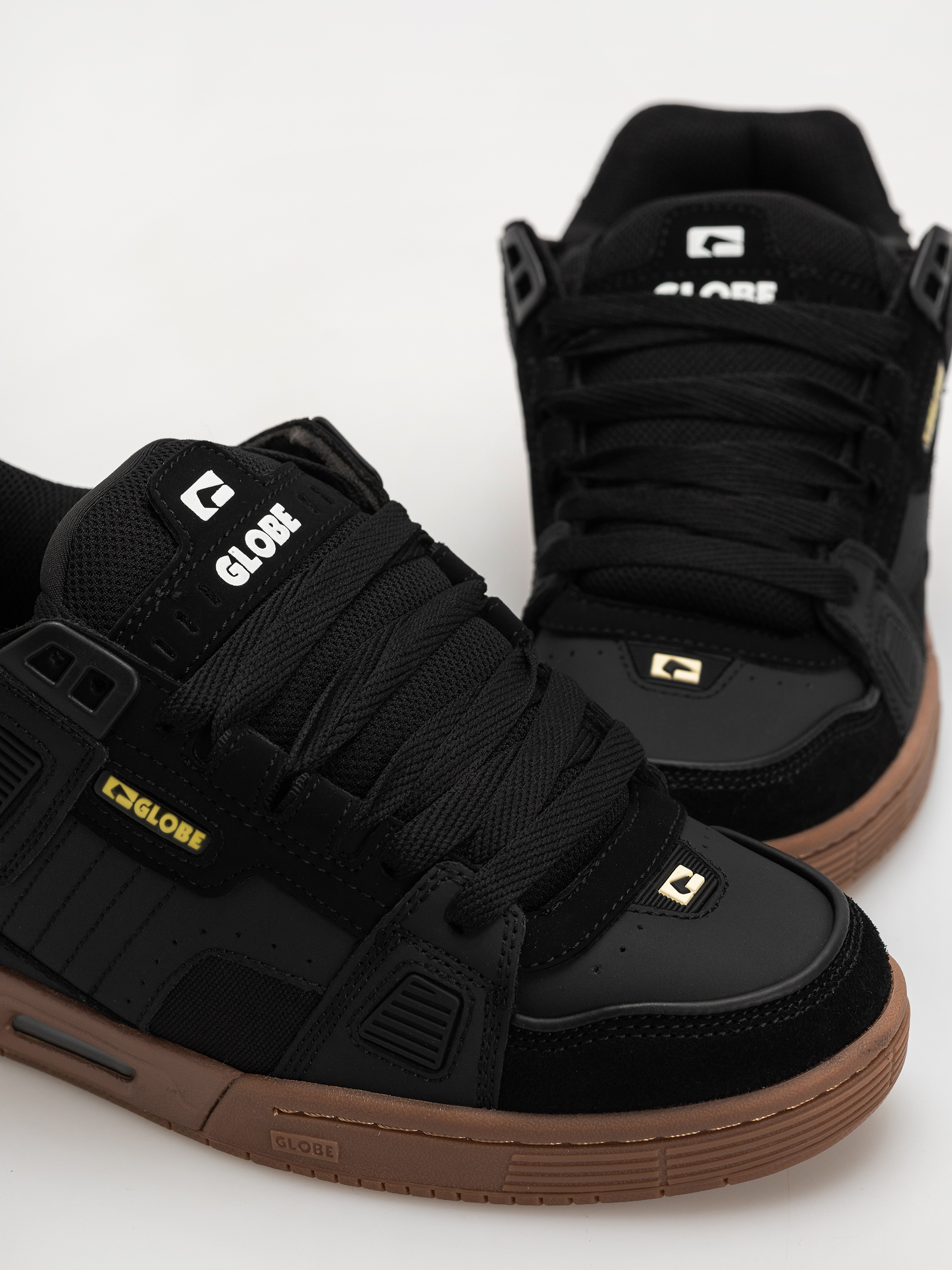 Pantofi Globe Sabre (onyx/gum)
