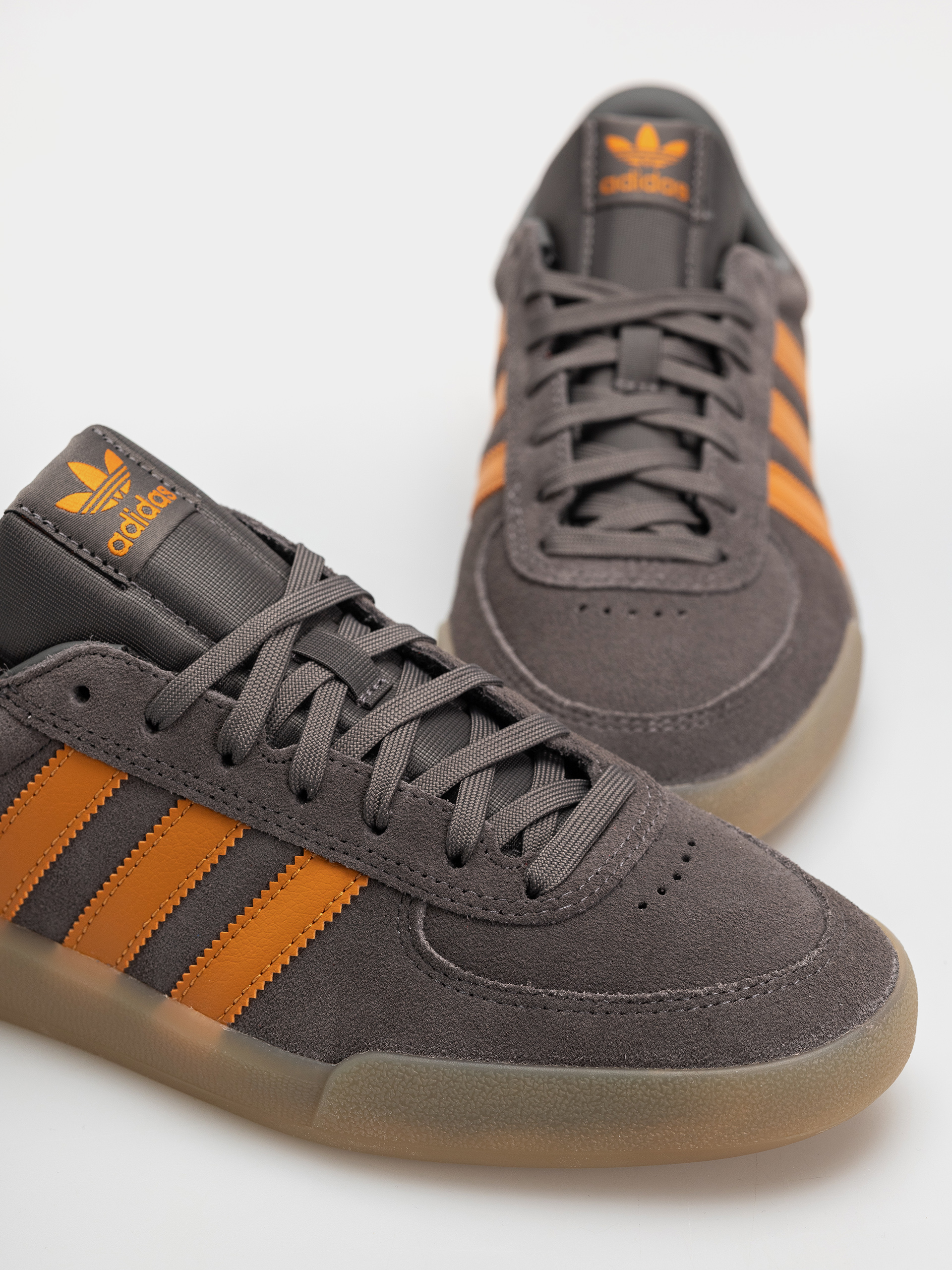 Pantofi adidas Glenburn (chacoa/rusora/gum4)
