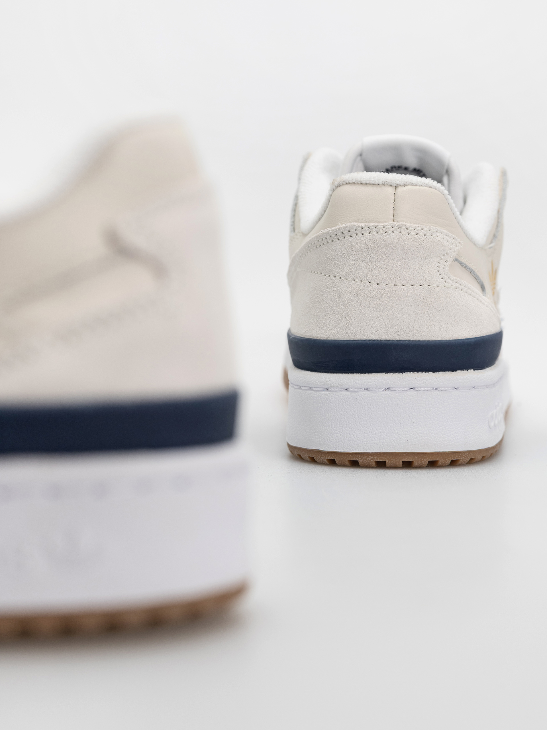 Pantofi adidas Forum 84 Low Adv (cwhite/conavy/ftwwht)