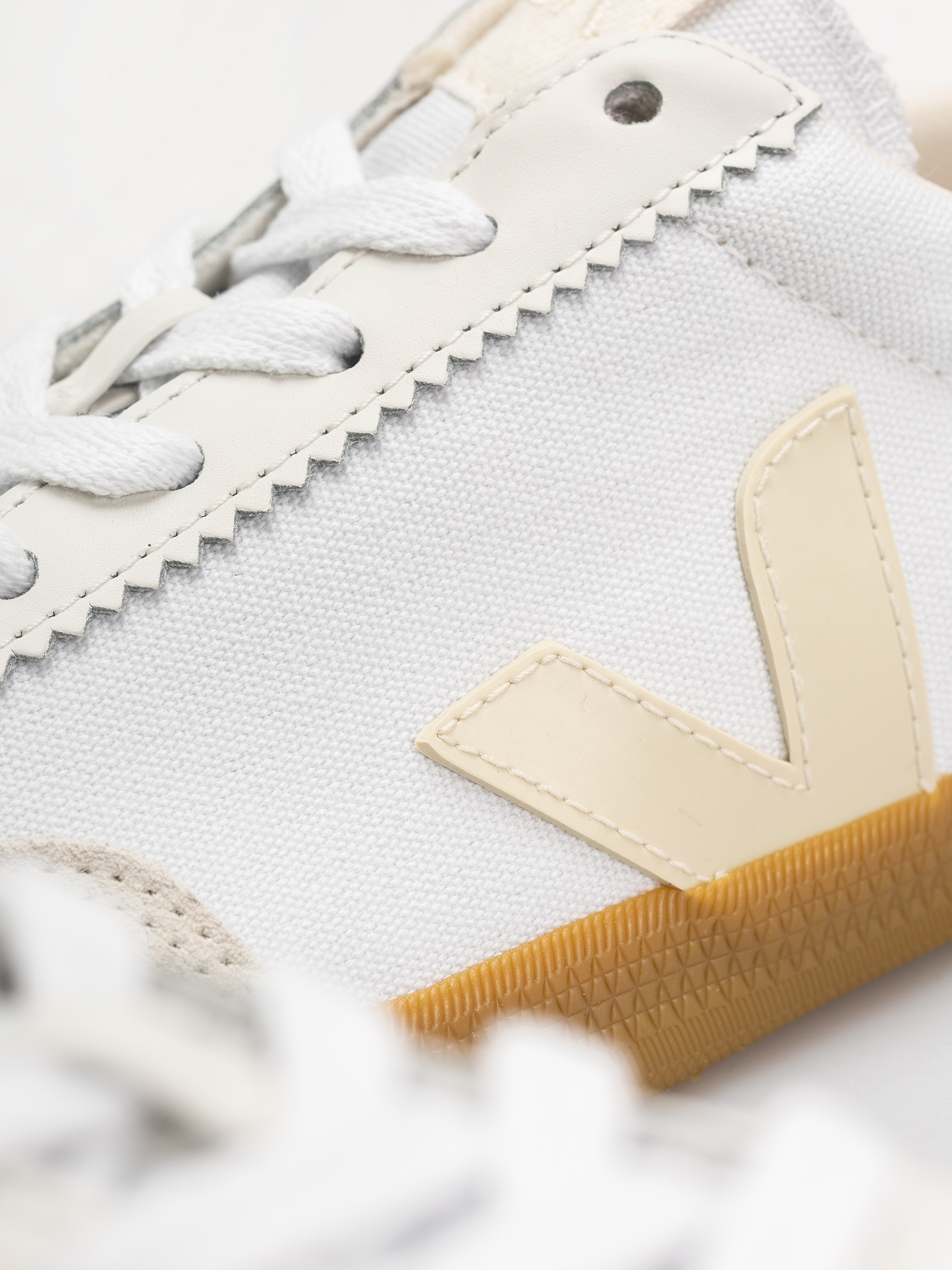 Pantofi Veja Volley Wmn (white pierre natural)