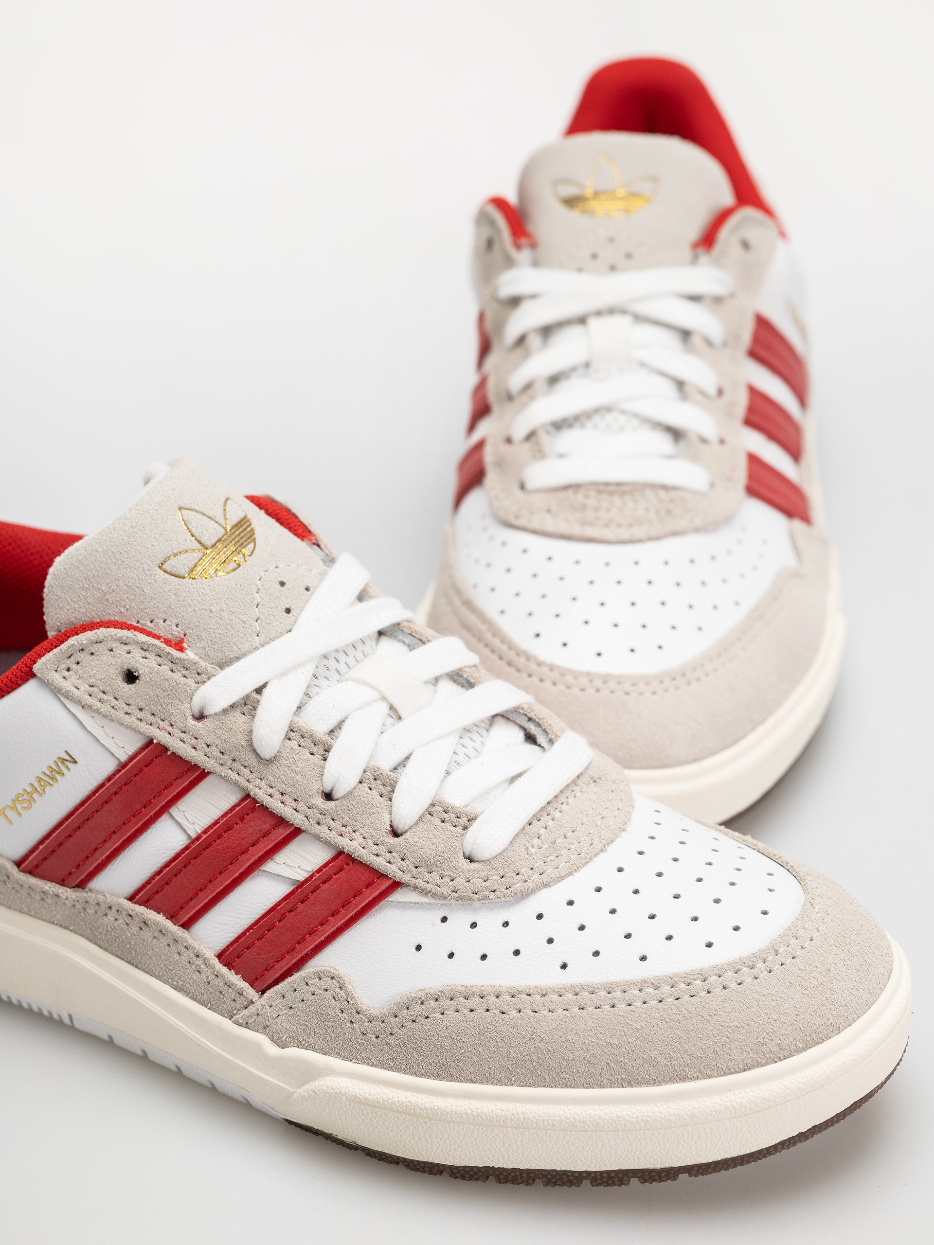 Pantofi adidas Tyshawn II (ftwwht/betsca/cwhite)