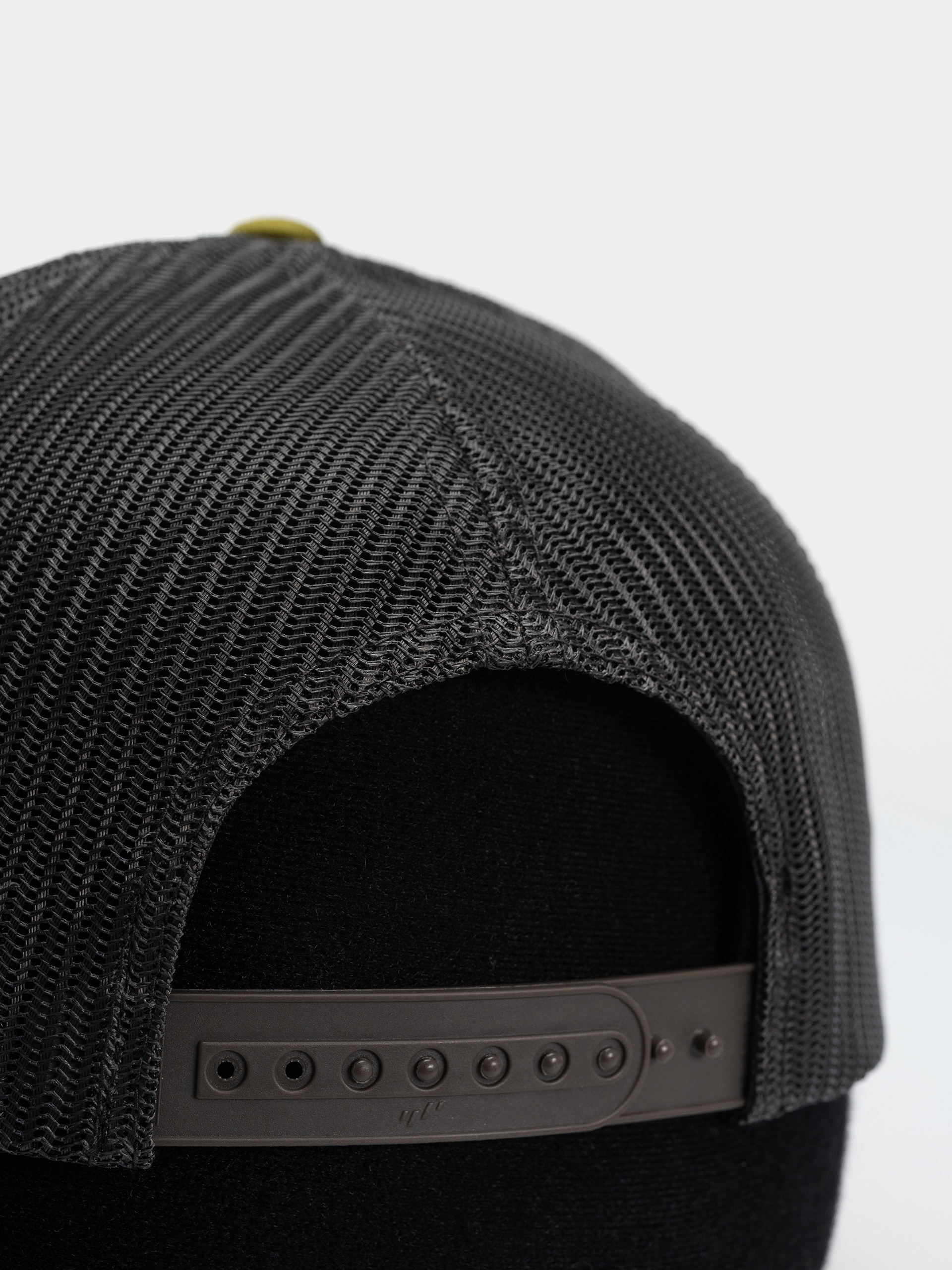 Șapcă Columbia Mesh Snap Back (mossy green/pnw bear)