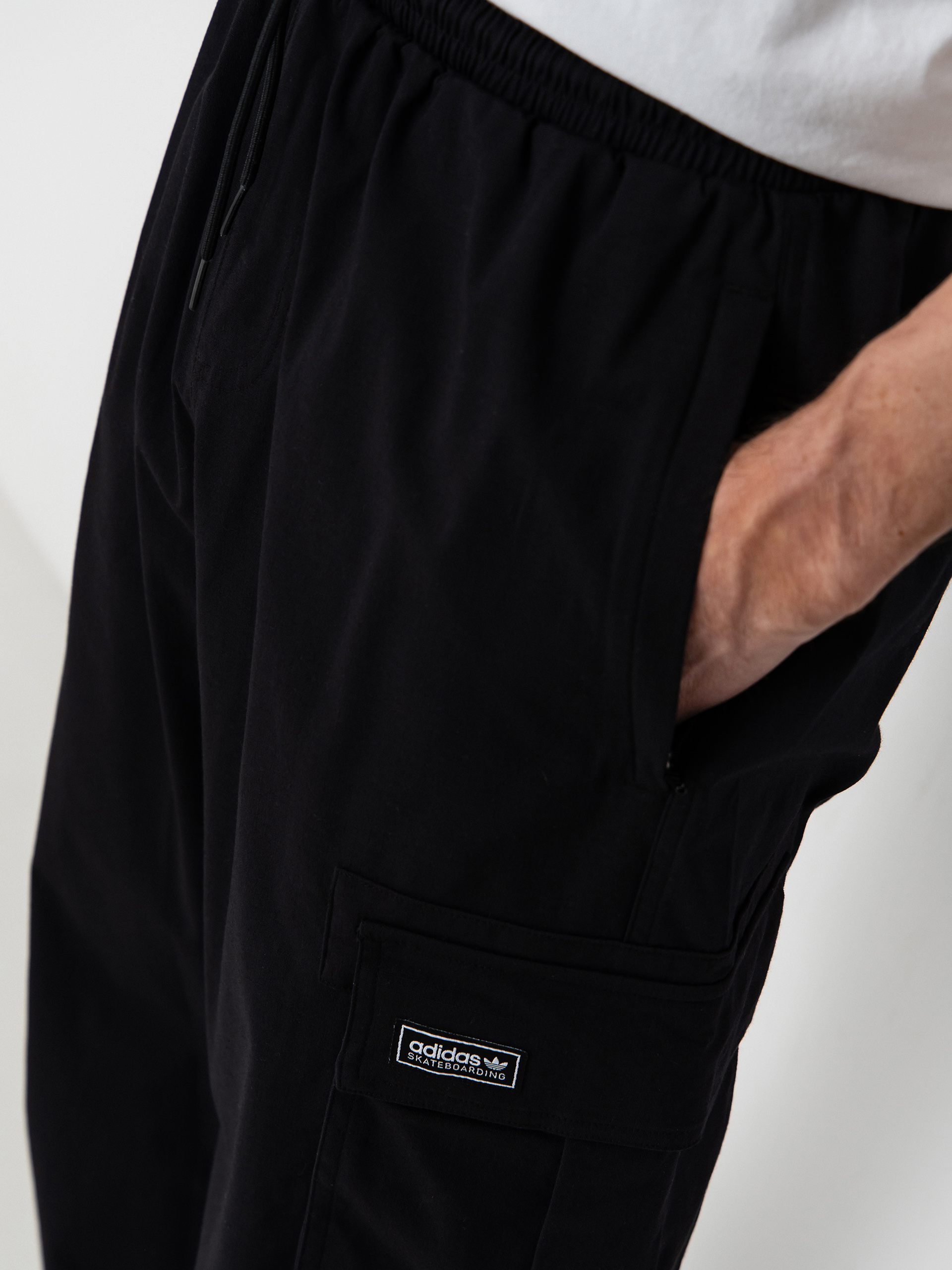 Pantaloni adidas Skt Cargo (black/black)